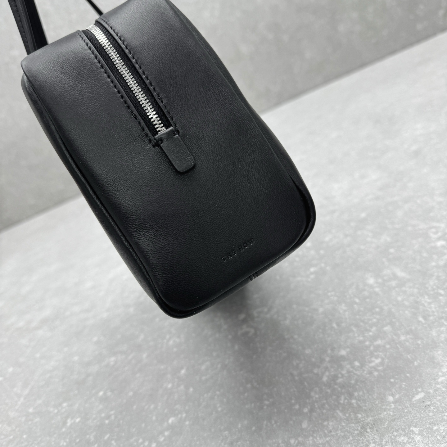 Сумка женская в стиле The Row Astra чёрного  цвета