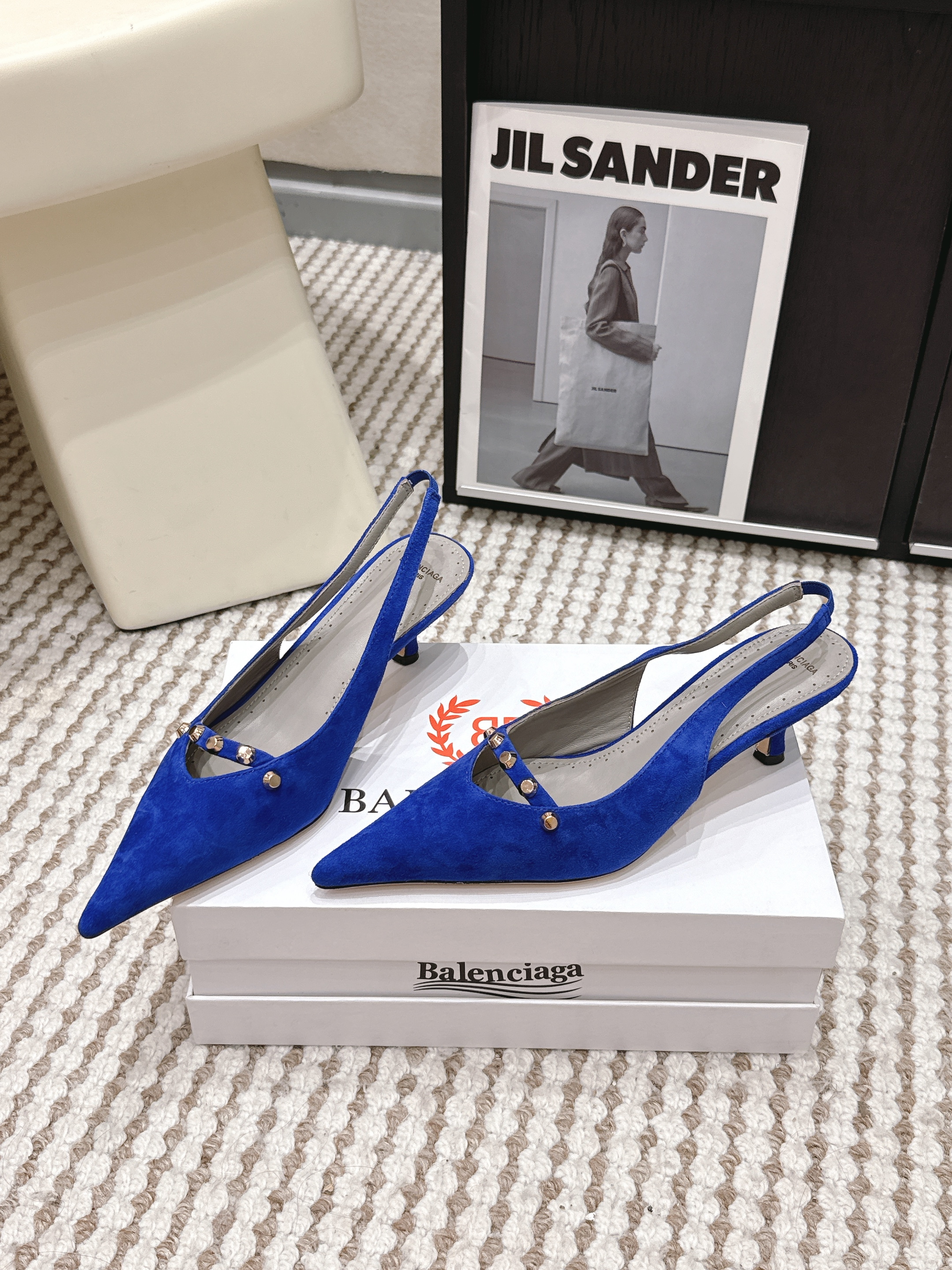 Туфли женские в стиле Balenciaga с заклёпками синего цвета