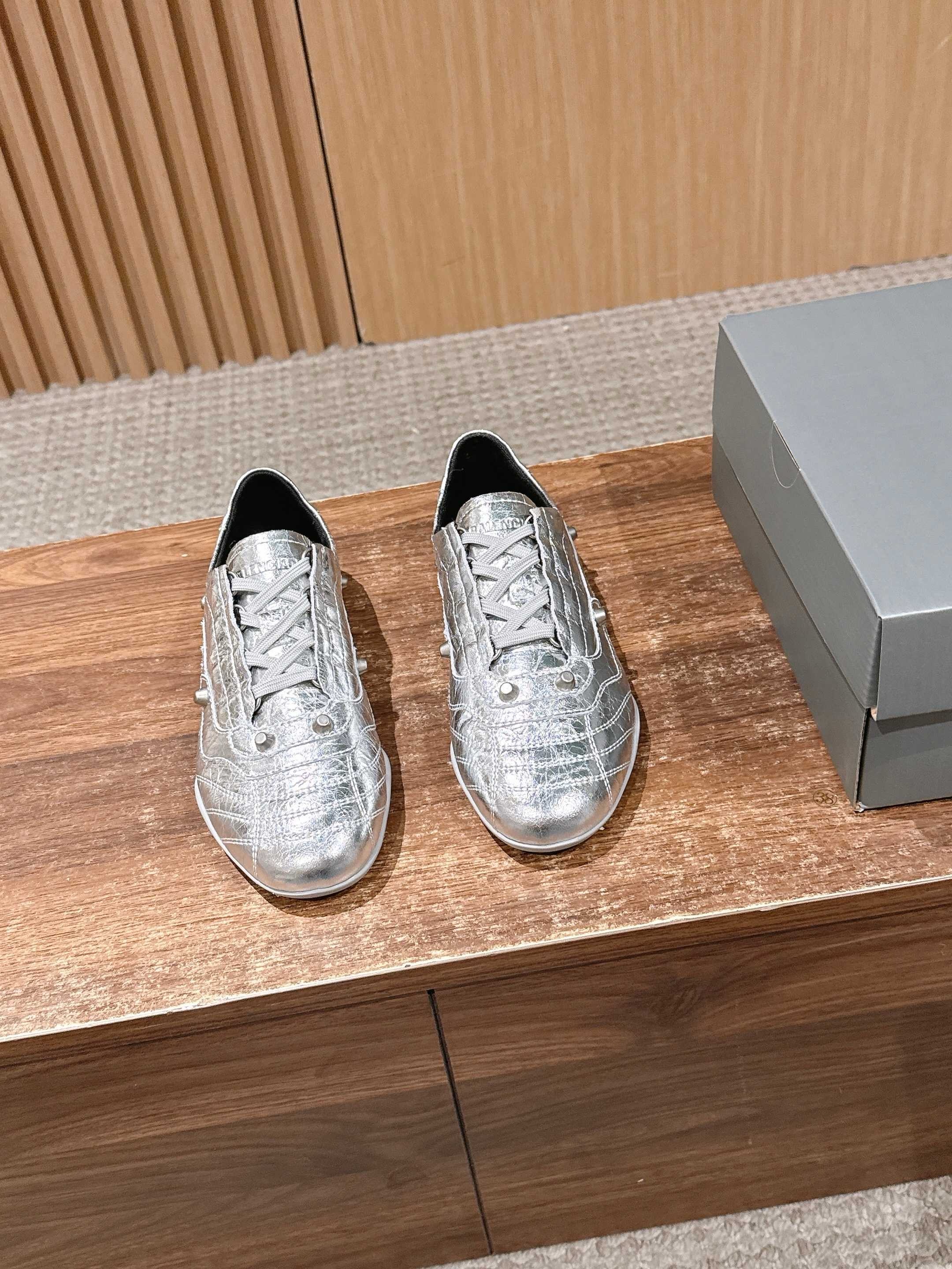 Кеды женские Balenciaga Soccer серебристого цвета