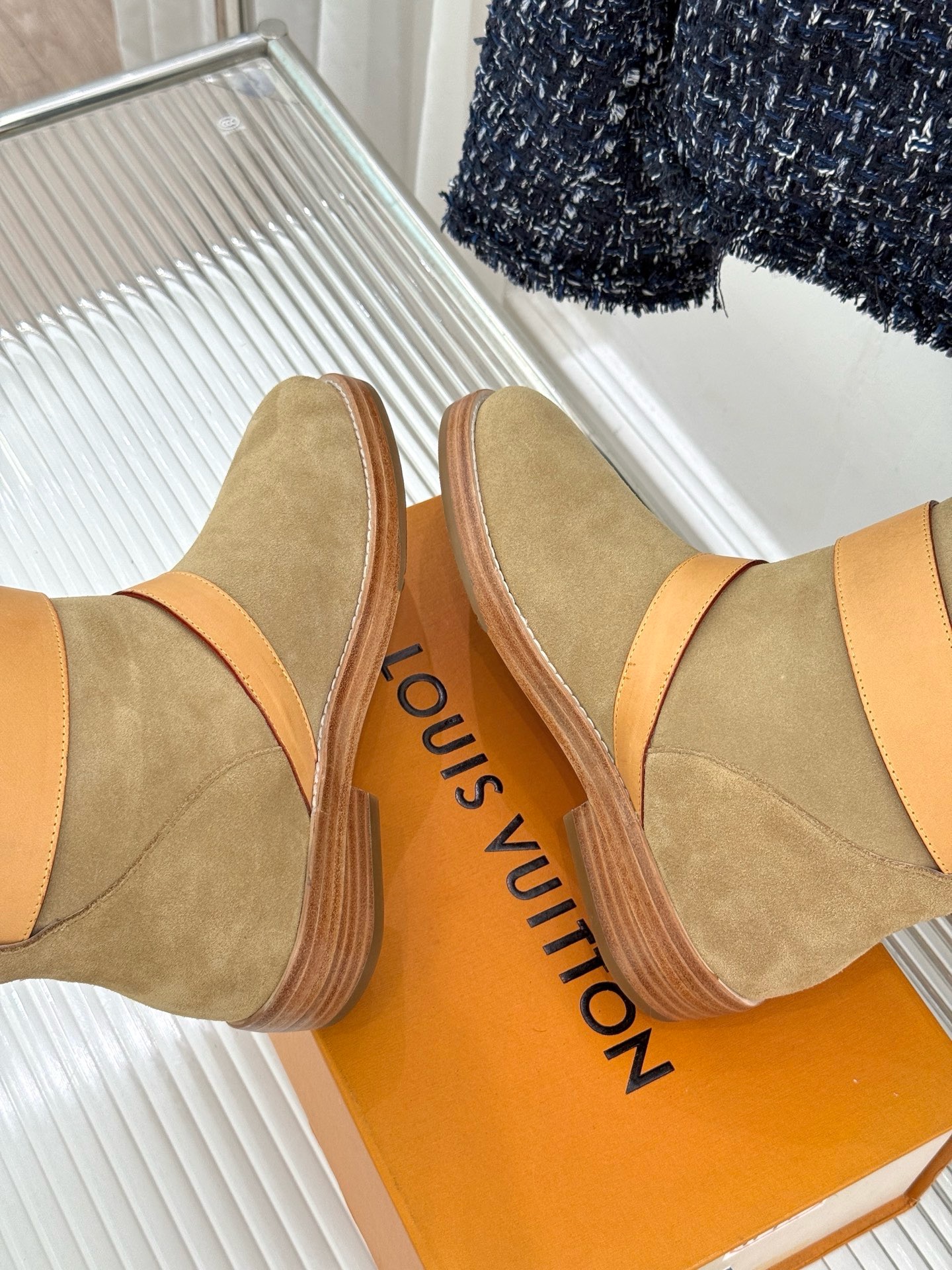 Сапоги женские Louis Vuitton Amiral Flat Boot бежевого цвета