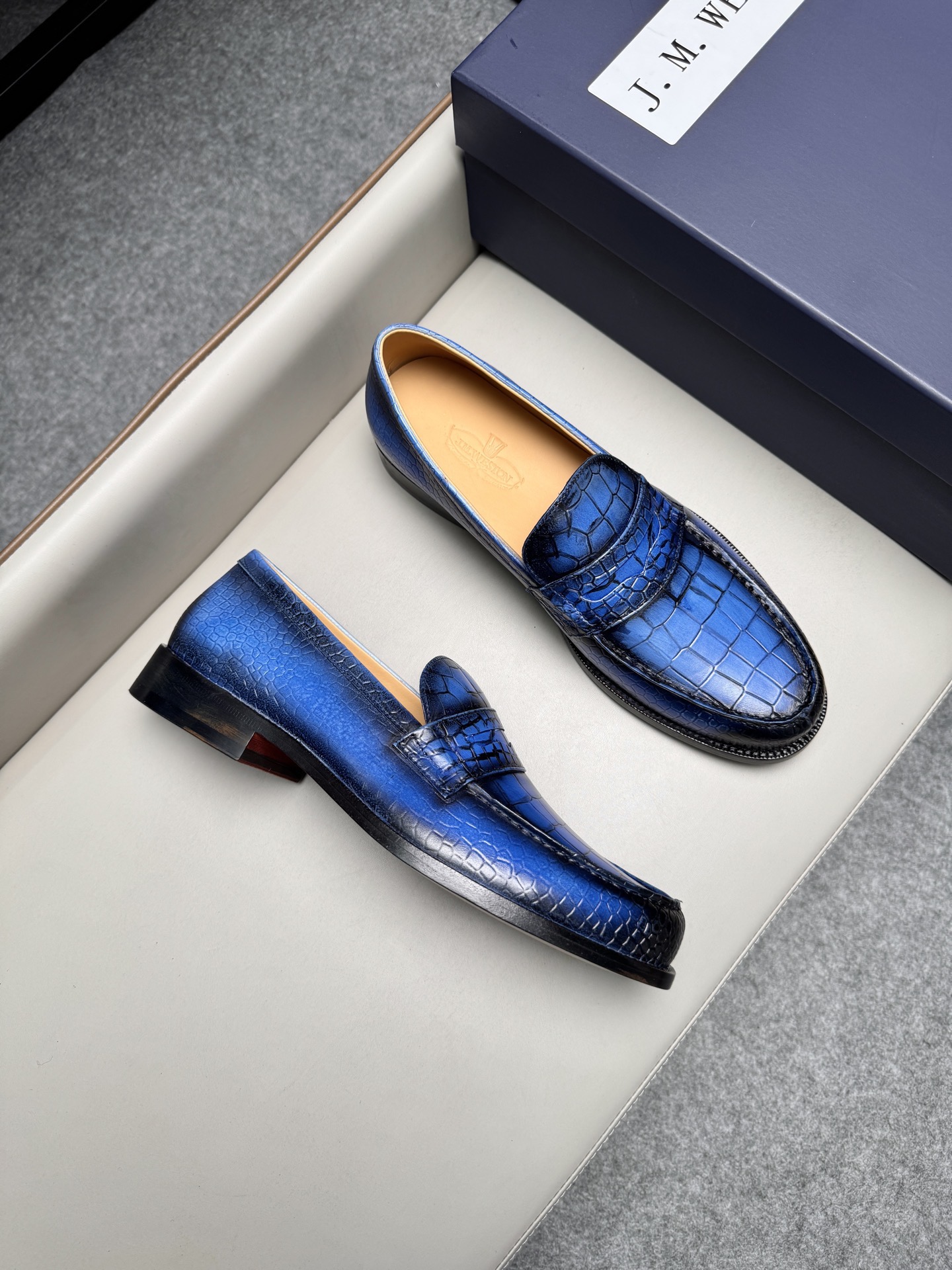 Лоферы мужские в стиле J.M. Weston синего цвета