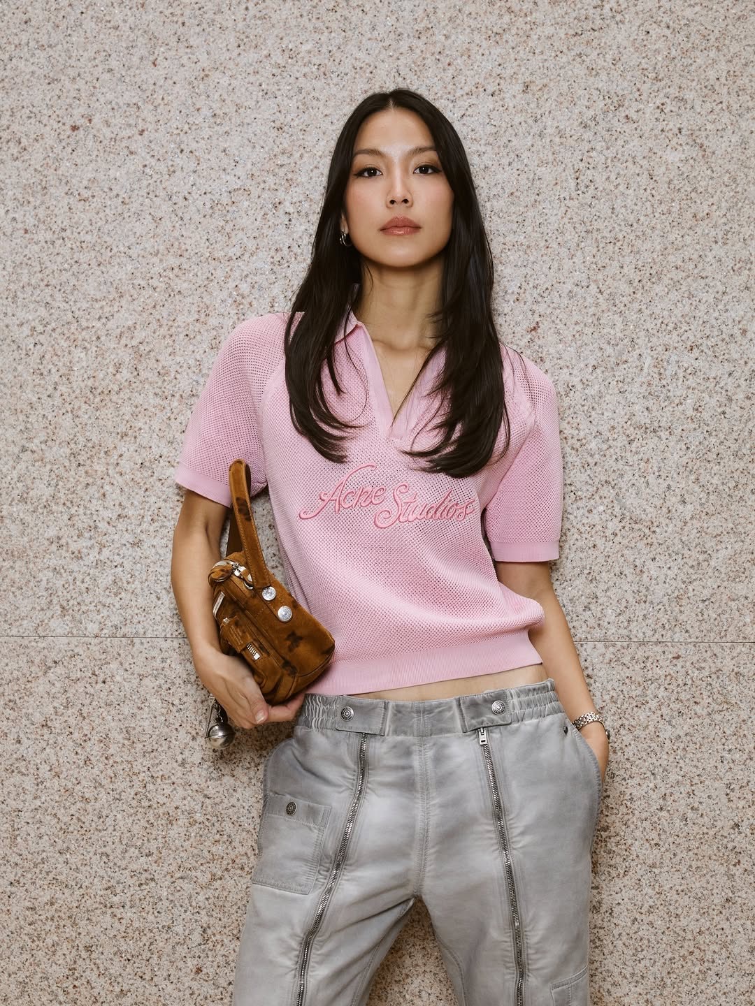 Поло женское в стиле Acne Studios с вышивкой логотипа белого цвета