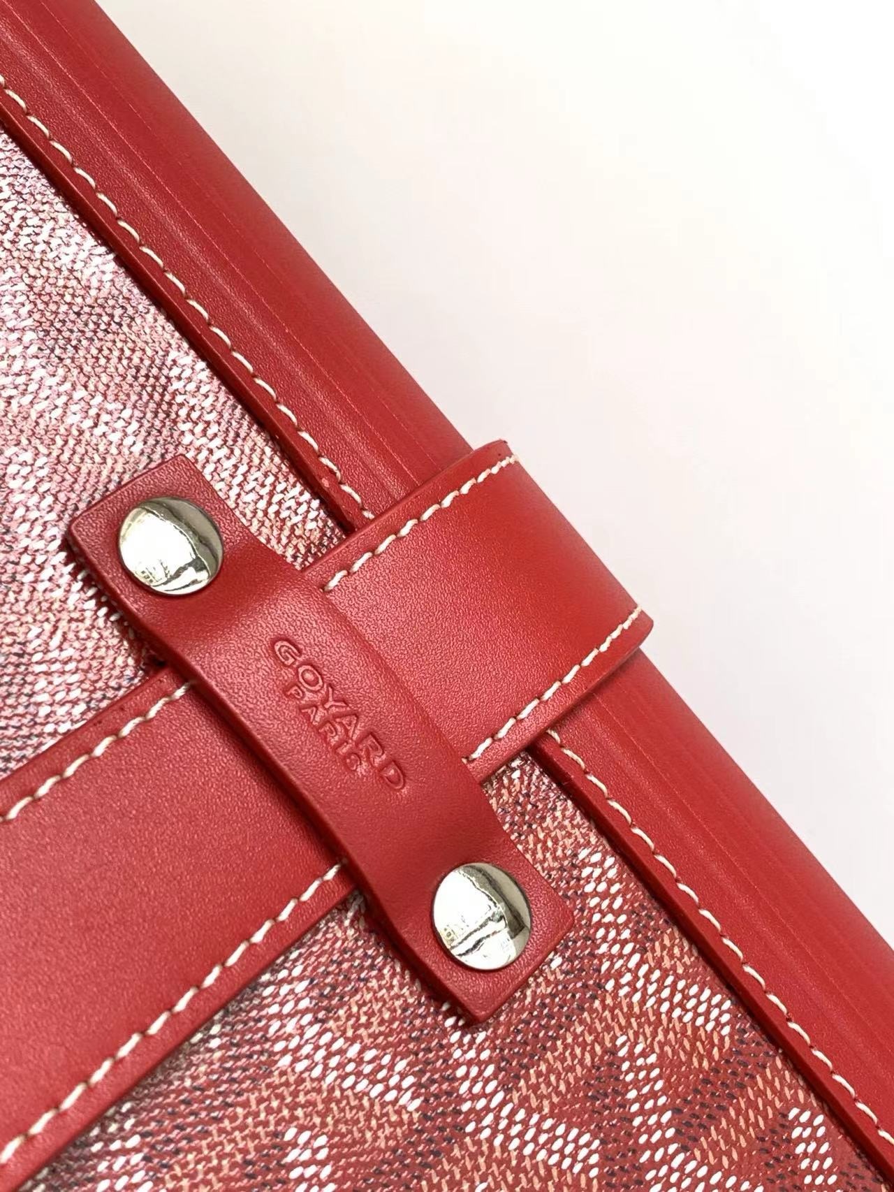 Чемодан Goyard Bourget PM красного цвета
