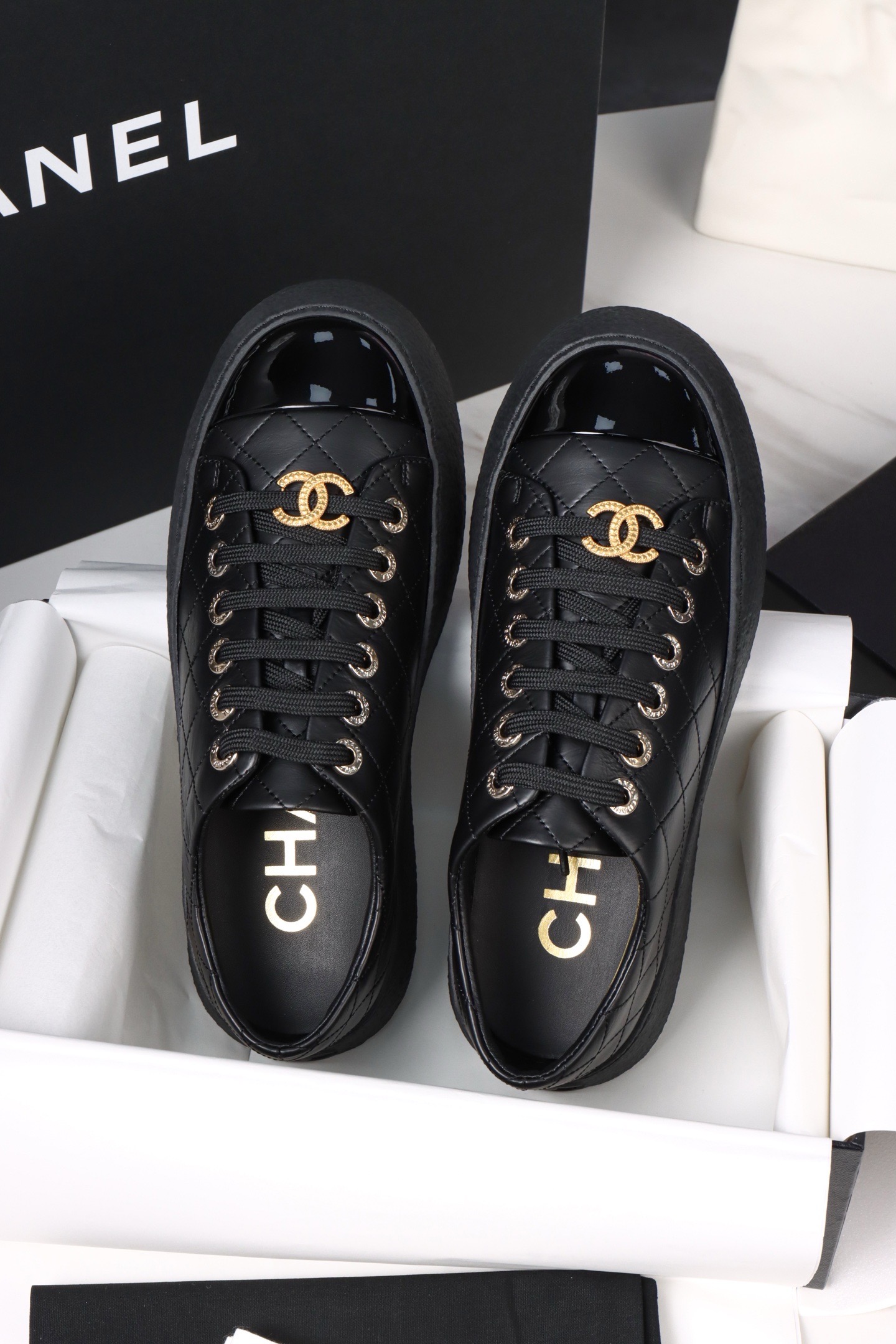Кеды женские Chanel 25A из натуральной кожи черного цвета