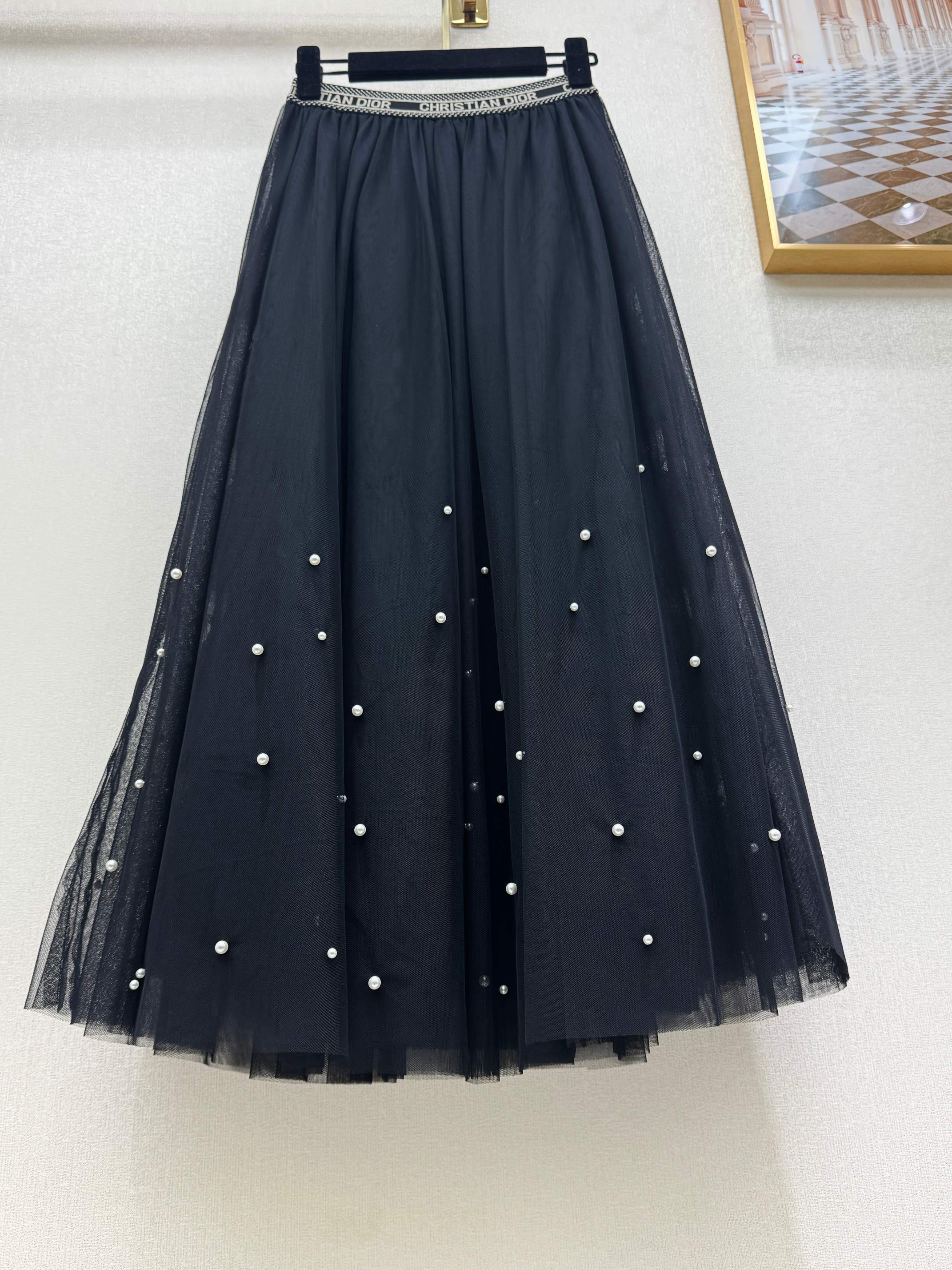 Юбка женская в стиле Dior миди из многослойной сетки чёрного цвета с декором из жемчужных бусин