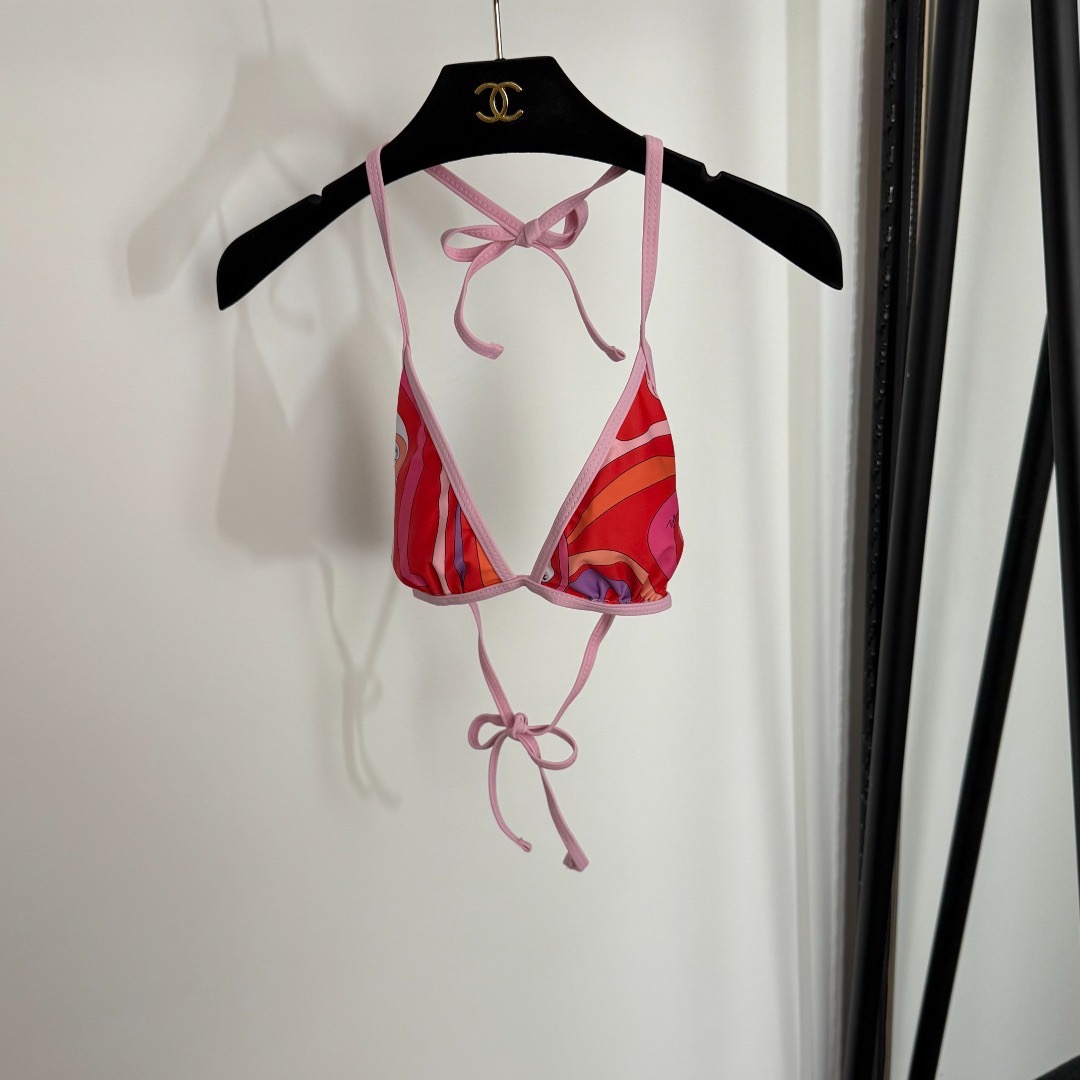 Купальник женский в стиле Emilio Pucci раздельный красного цвета с принтом на завязках