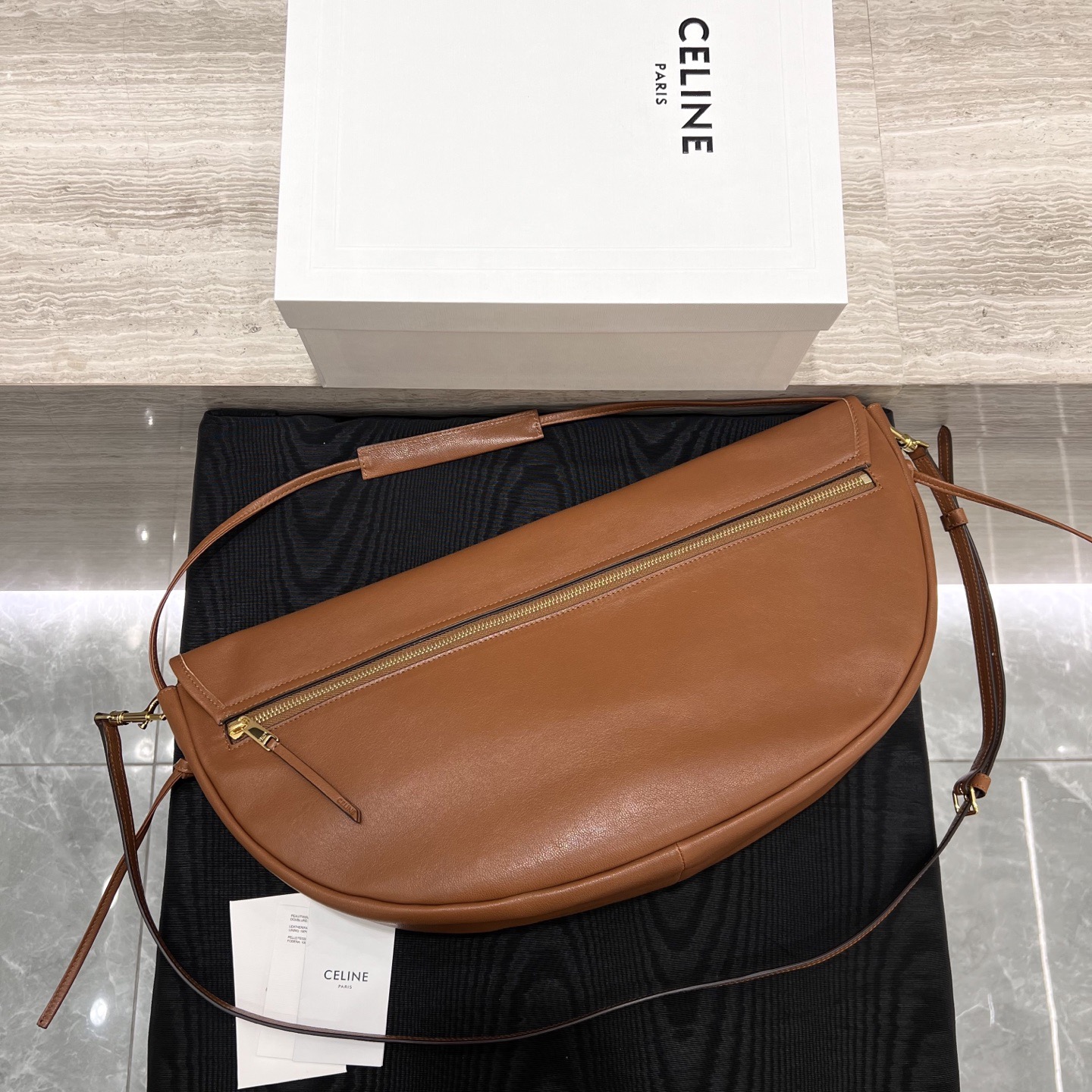 Сумка женская в стиле Celine Soft Triomphe Halfmoon карамельного цвета