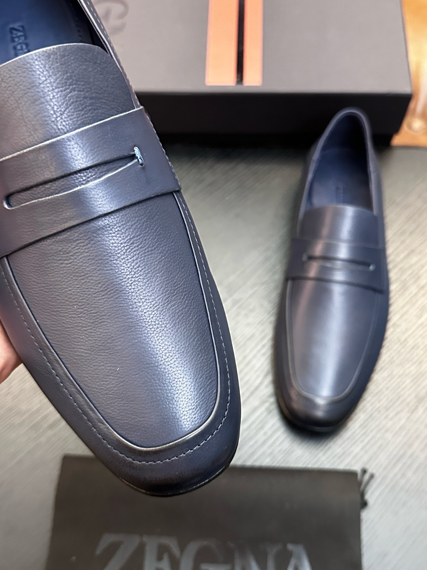 Лоферы мужские в стиле Zegna из натуральной кожи синего цвета