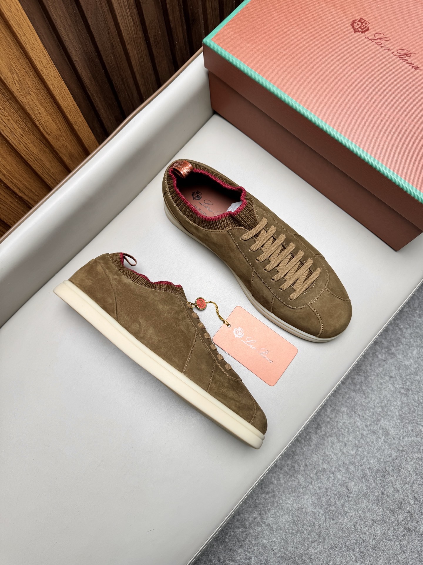 Кроссовки мужские в стиле Loro Piana Soho Walk светло-коричневого цвета