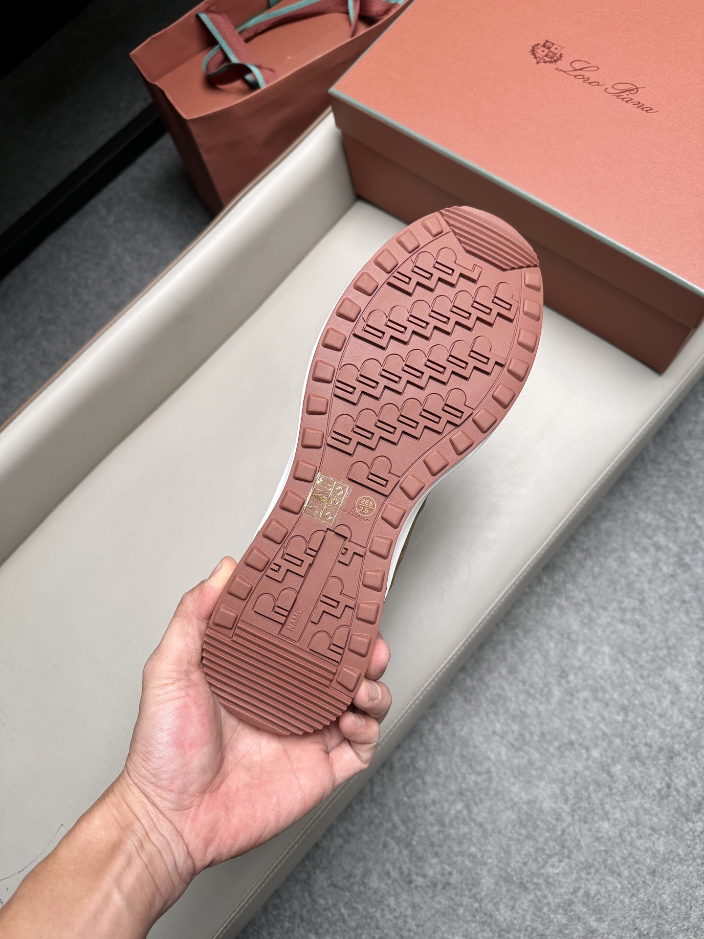 Кроссовки мужские в стиле Loro Piana бежевого цвета