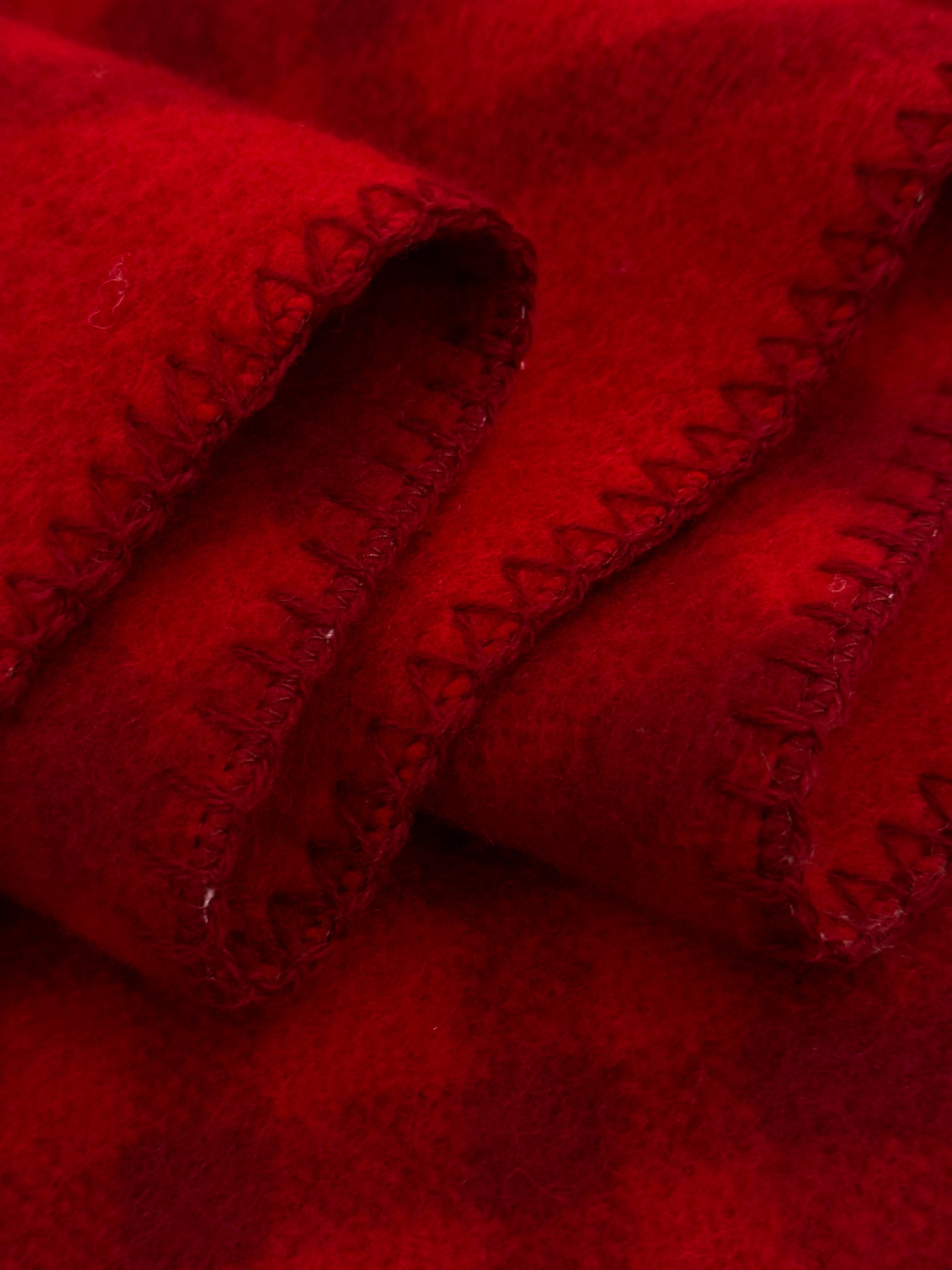 Шарф унисекс в стиле Burberry двусторонний из мягкой шерсти с диагональной клеткой красного  цвета