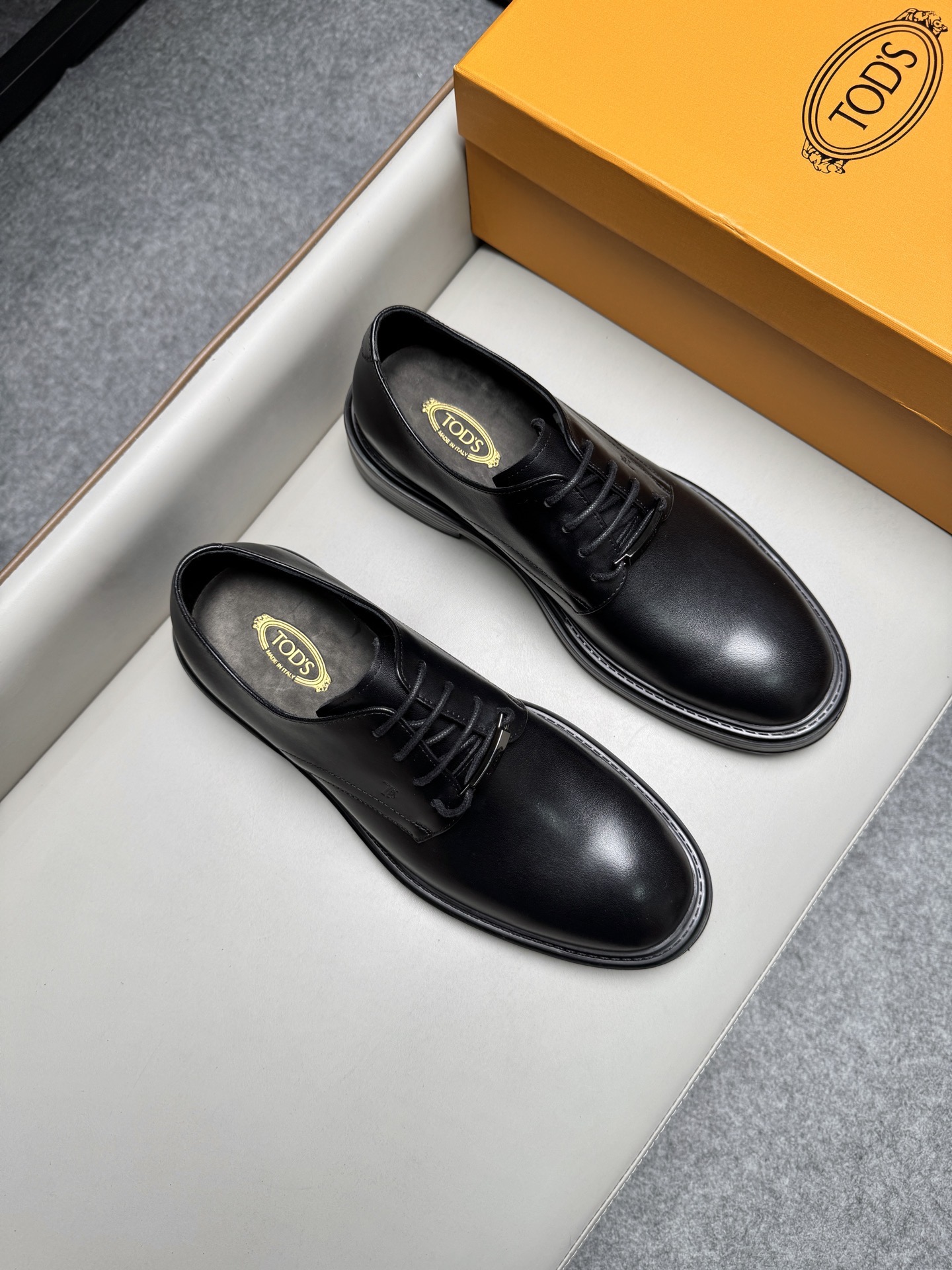 Туфли мужские в стиле Tod’s на шнуровке чёрного цвета