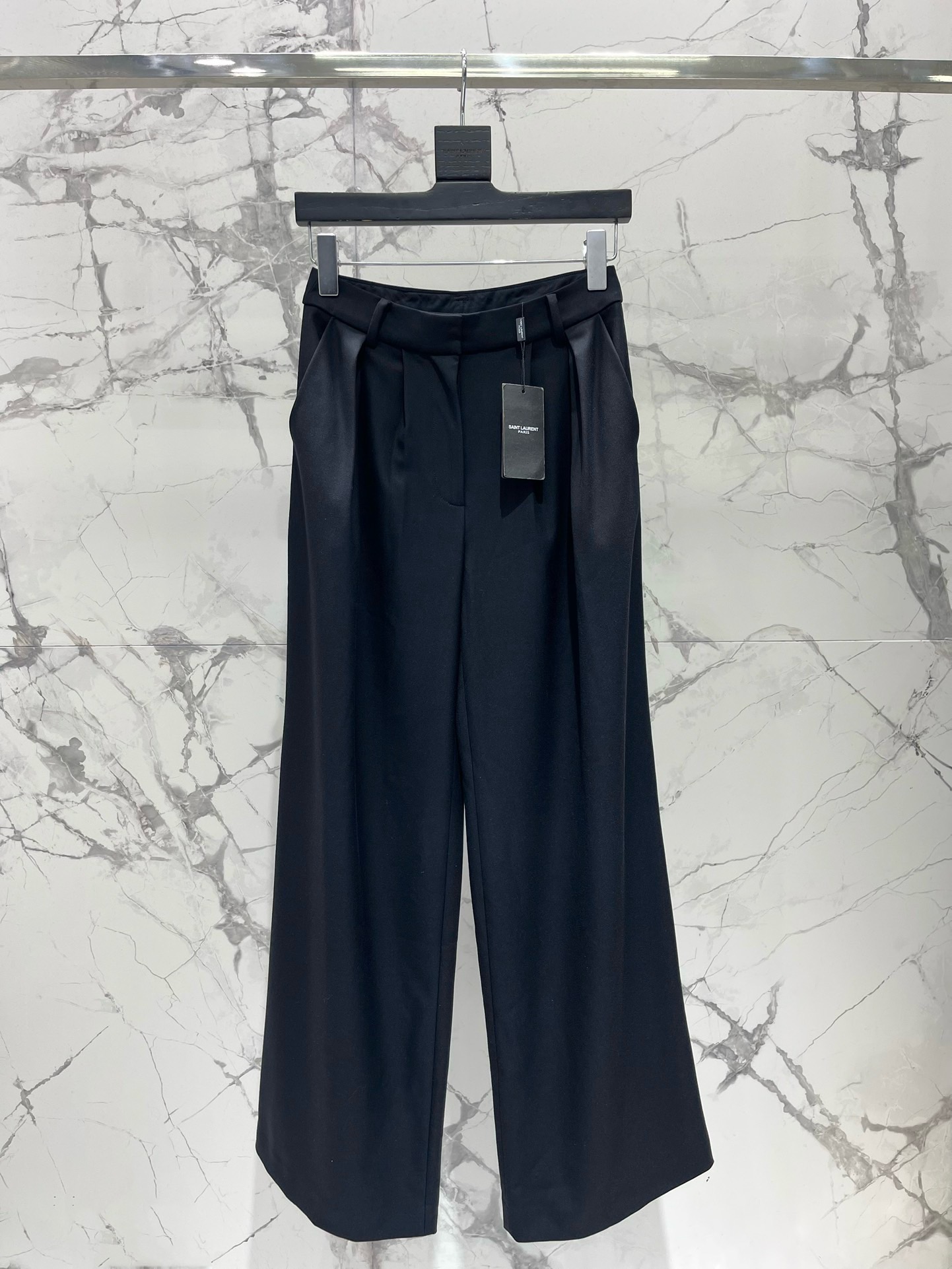 Костюм женский Saint Laurent чёрного цвета