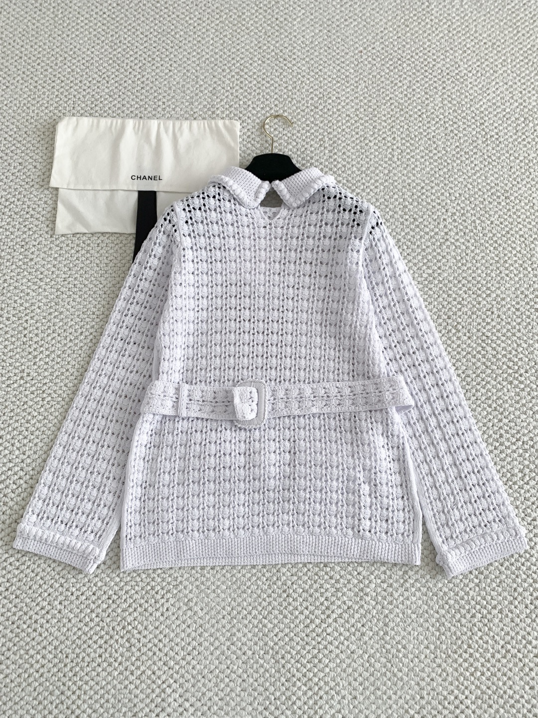 Кардиган женский в стиле Chanel с ажурной вязкой и воротником белого цвета