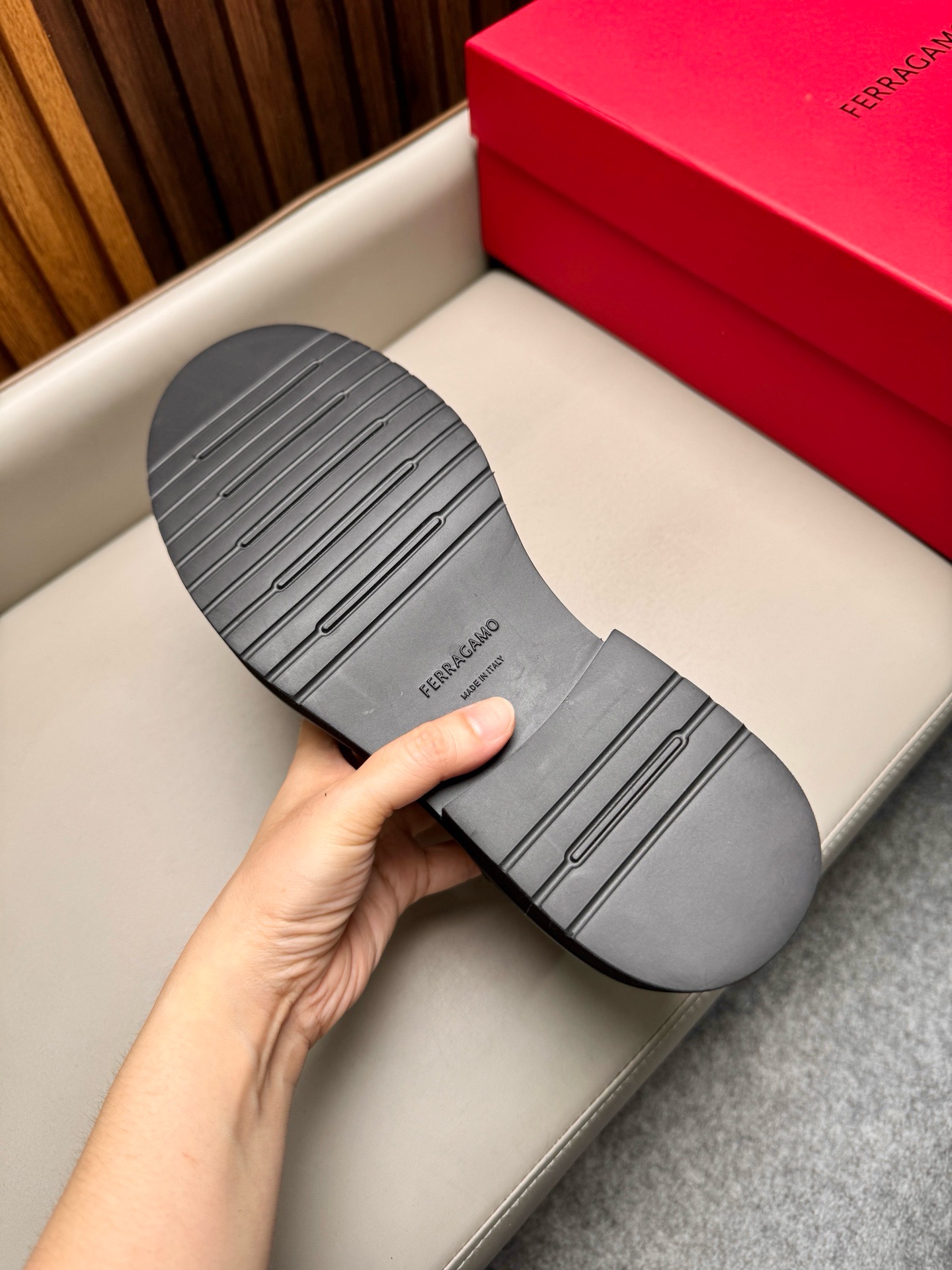 Туфли мужские в стиле Salvatore Ferragamo чёрного цвета со шнуровкой