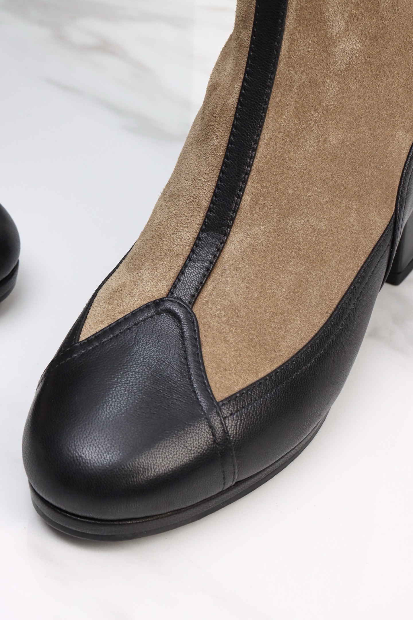 Сапоги женские Chanel Riding Boots бежево-чёрного цвета