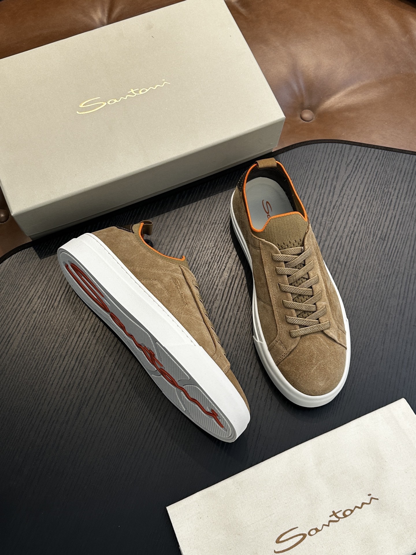 Кроссовки мужские в стиле Santoni из натуральной зернистой кожи бежевого цвета