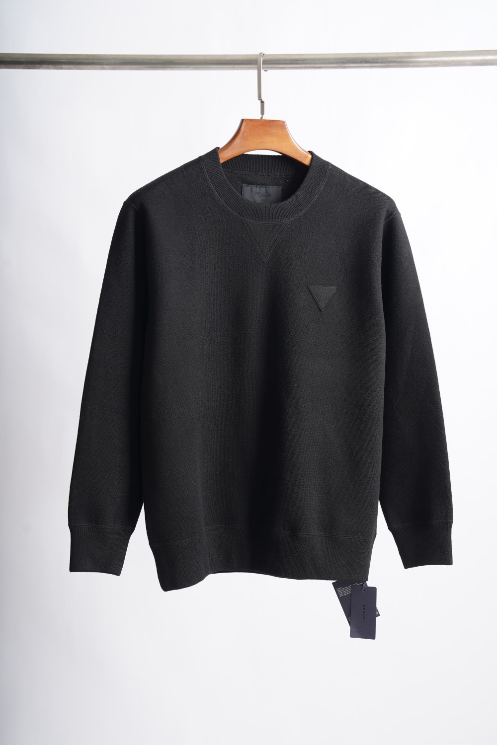 Свитер мужской в стиле Prada Wool Crewneck из плотной шерсти чёрного цвета