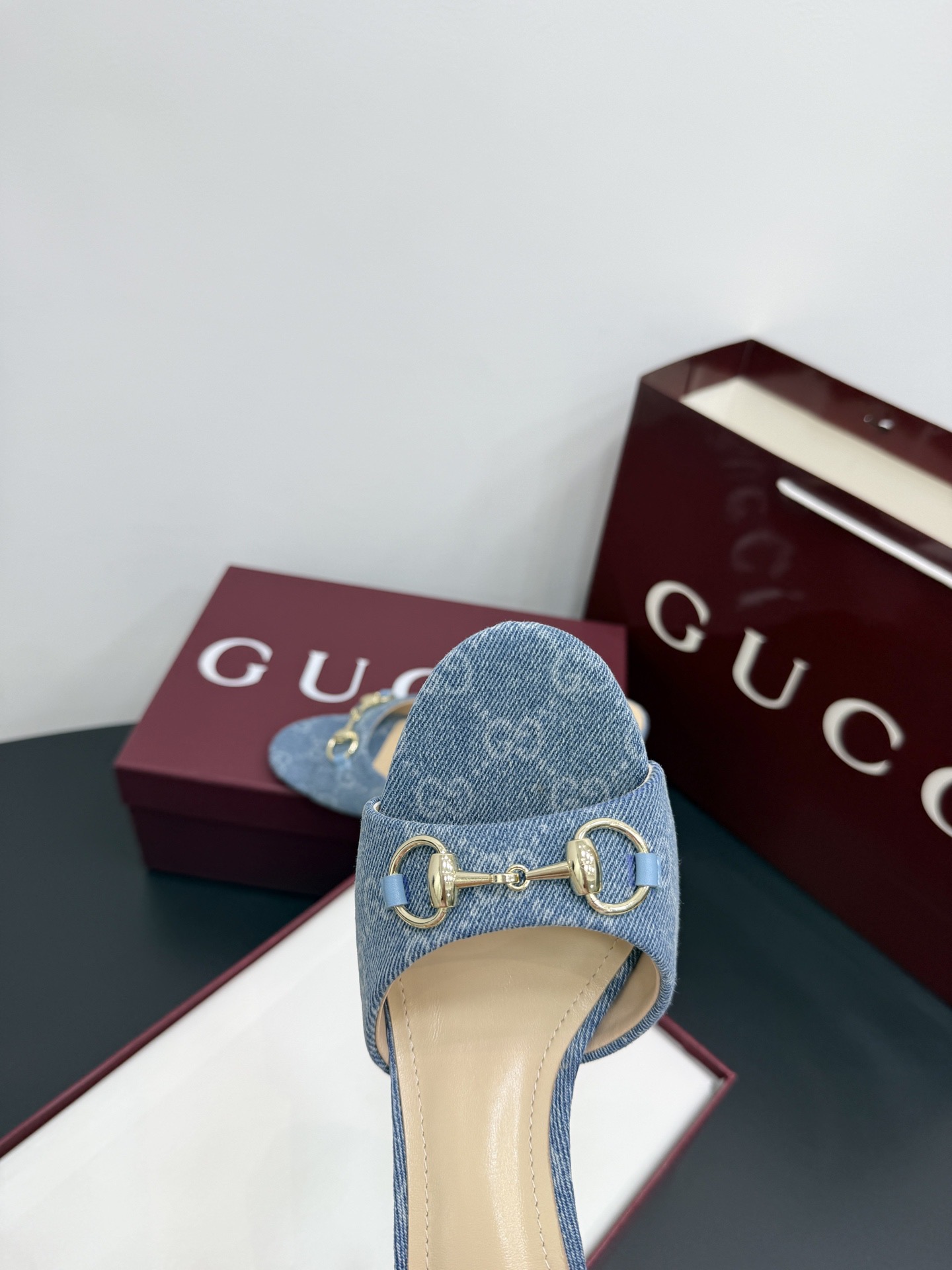 Мюли женские в стиле Gucci Horsebit голубого цвета