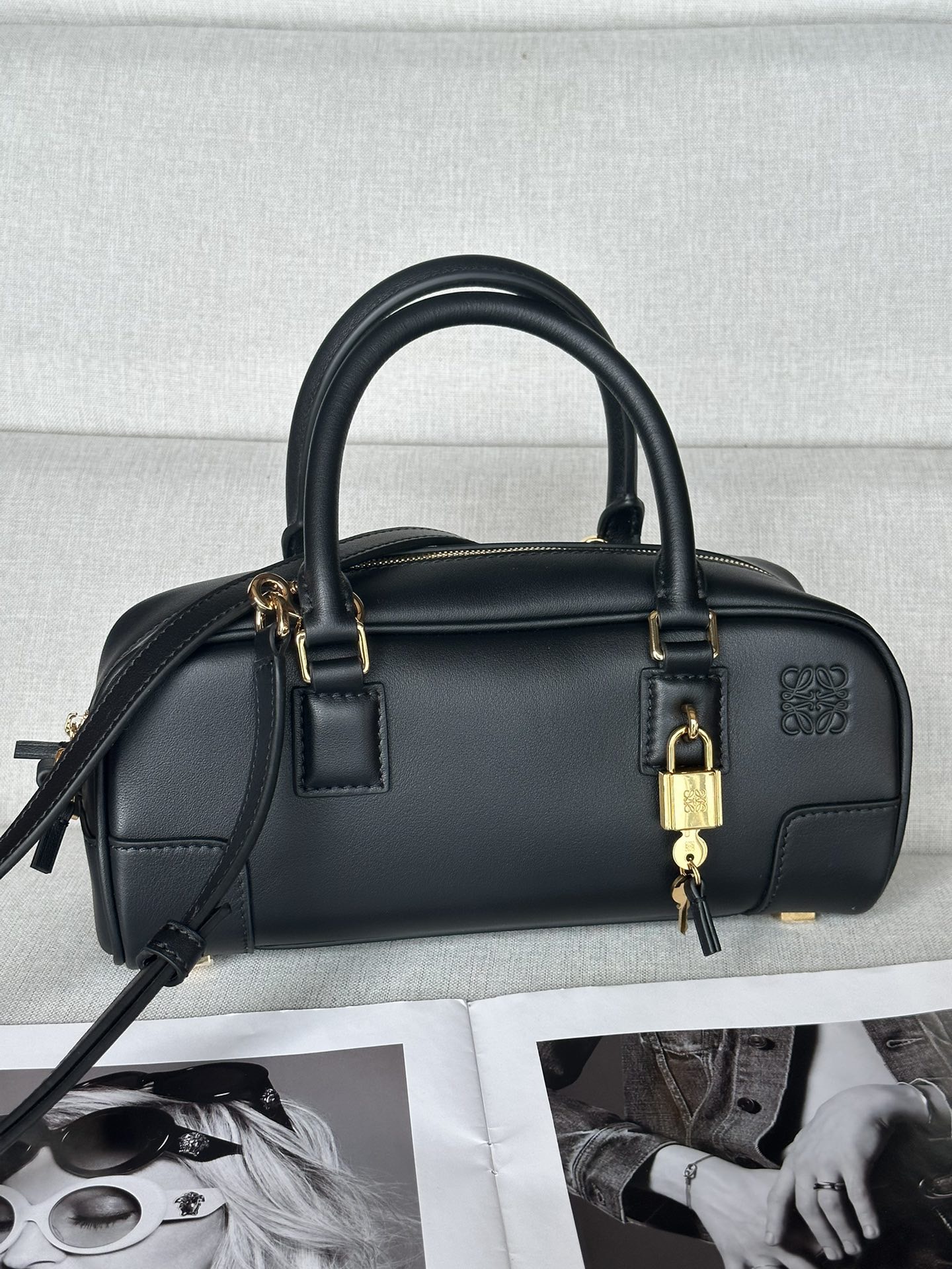 Сумка женская в стиле Loewe Amazona 23 чёрного цвета