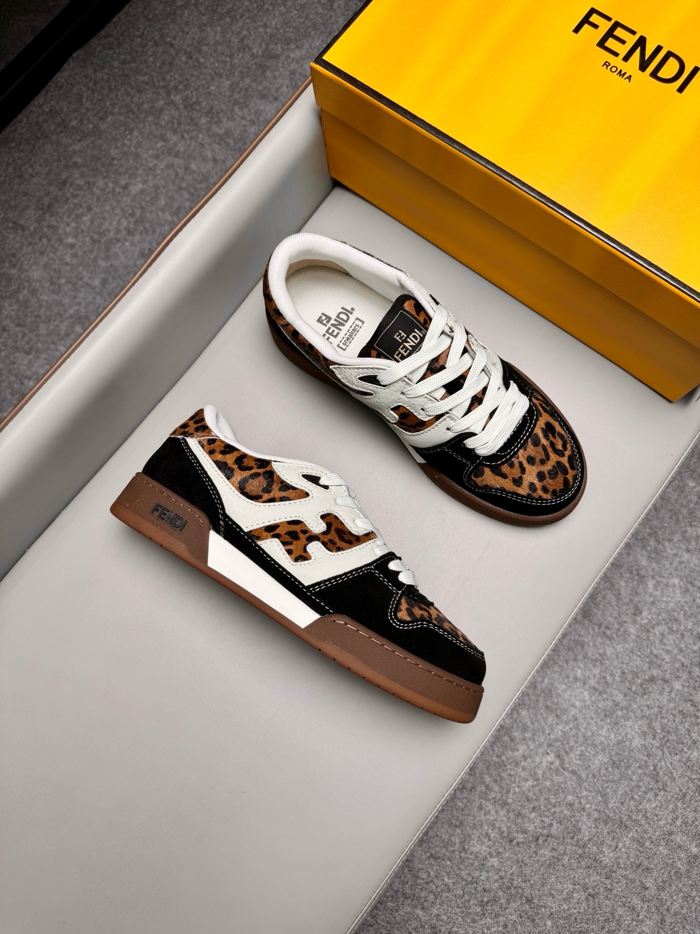 Кроссовки унисекс в стиле Fendi Match коричневого цвета