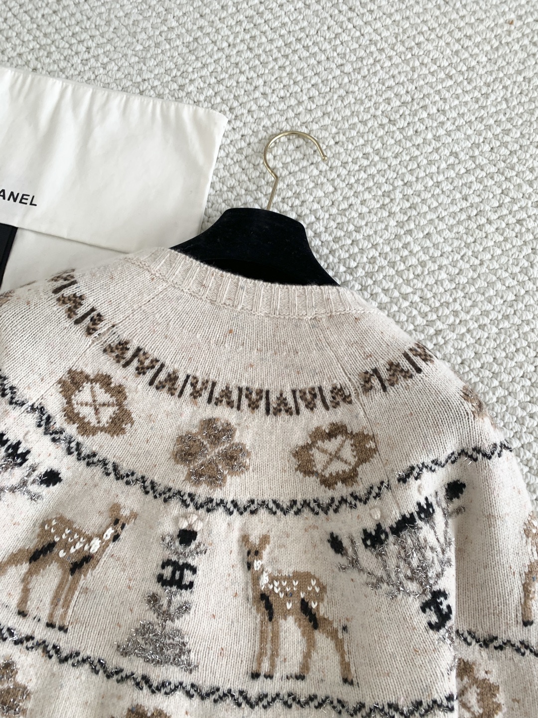 Кардиган женский в стиле Chanel с жаккардовым узором из смесовой шерсти молочного цвета