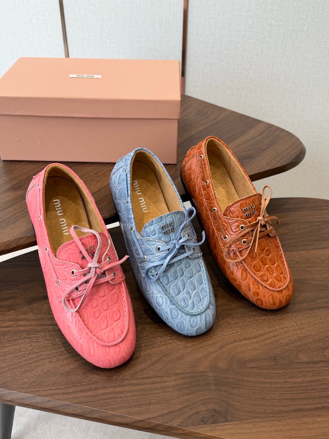 Топсайдеры женские Miu Miu Deck коньячно-коричневого цвета