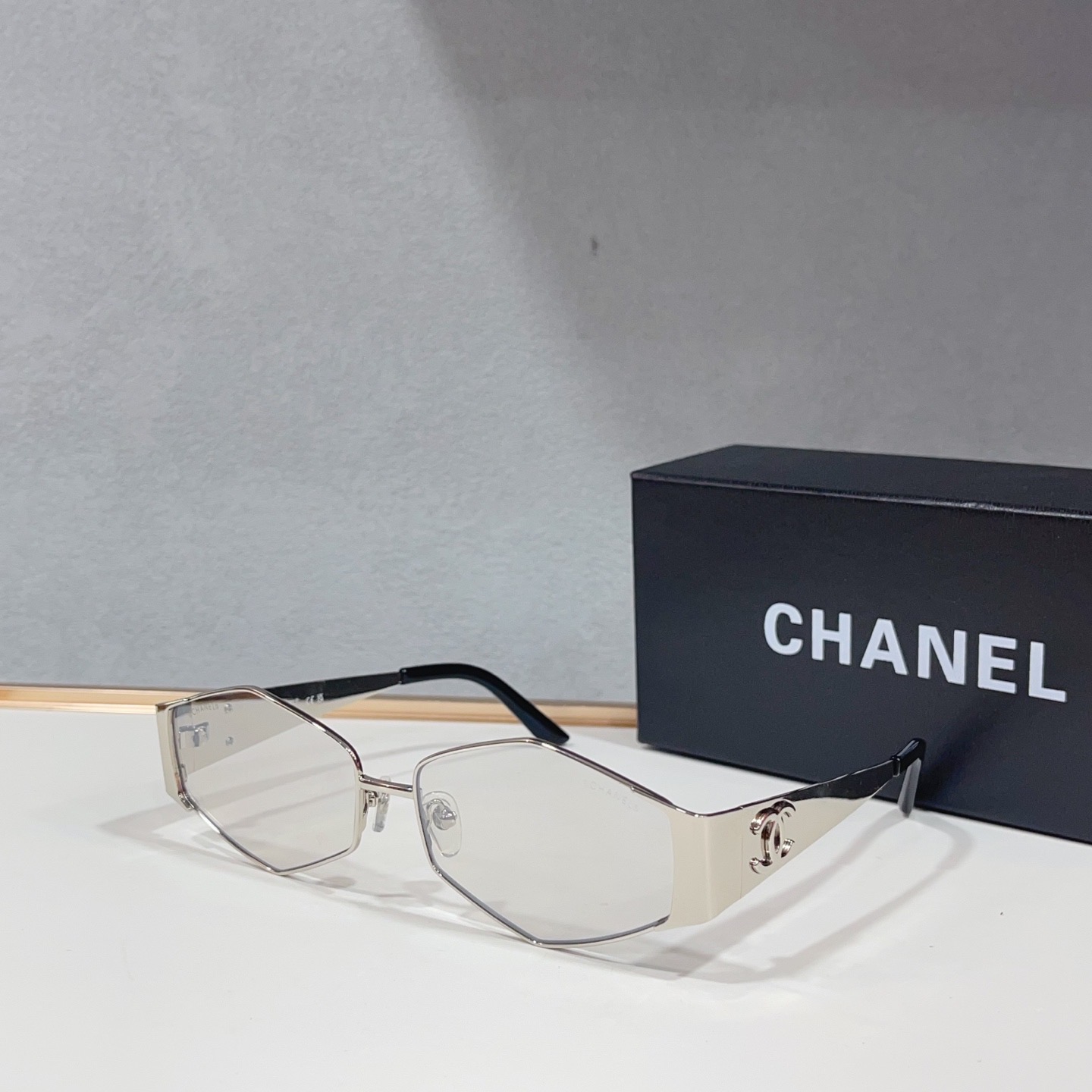 Очки солнцезащитные женские в стиле Chanel