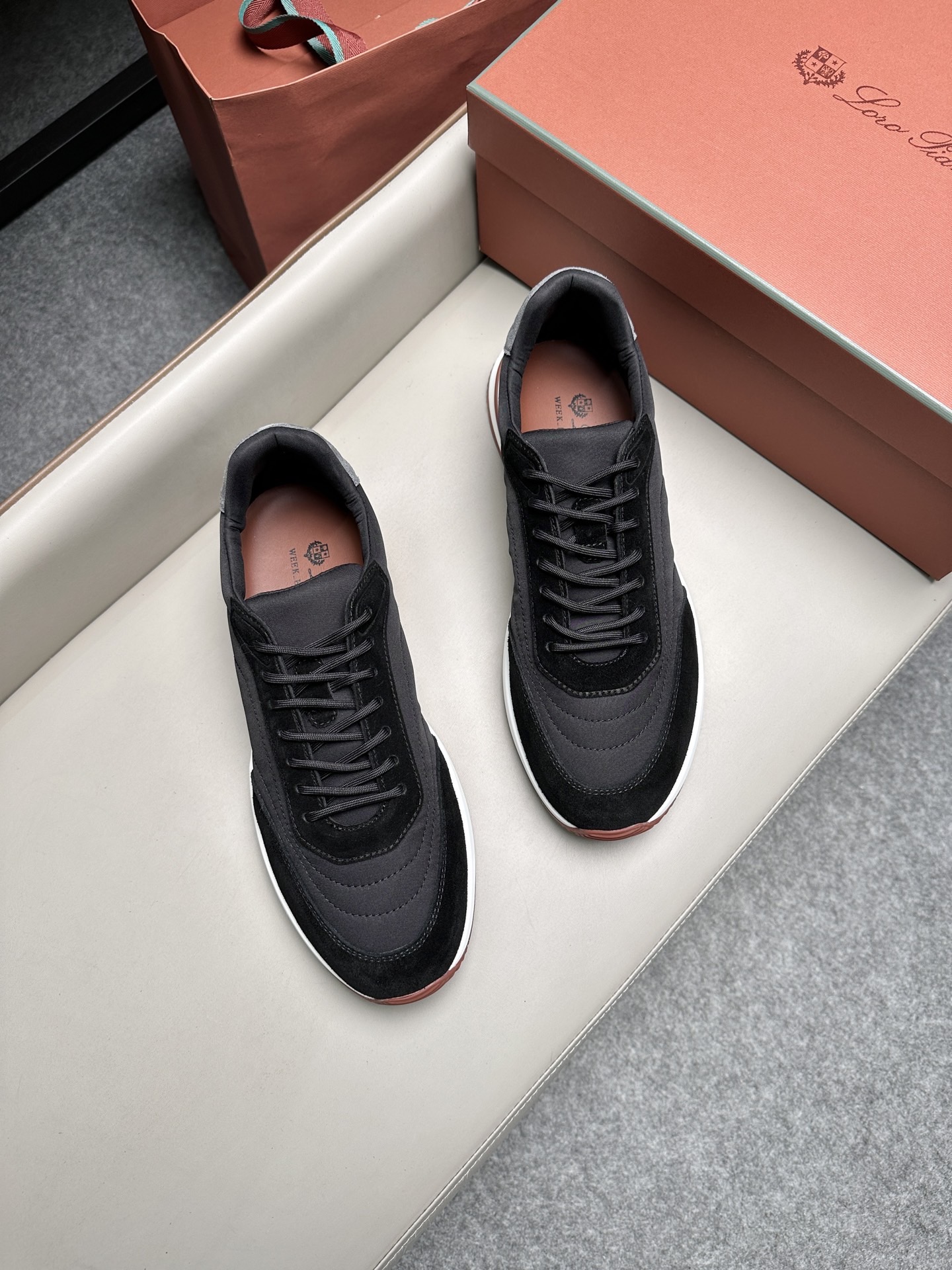 Кроссовки мужские в стиле Loro Piana черного цвета