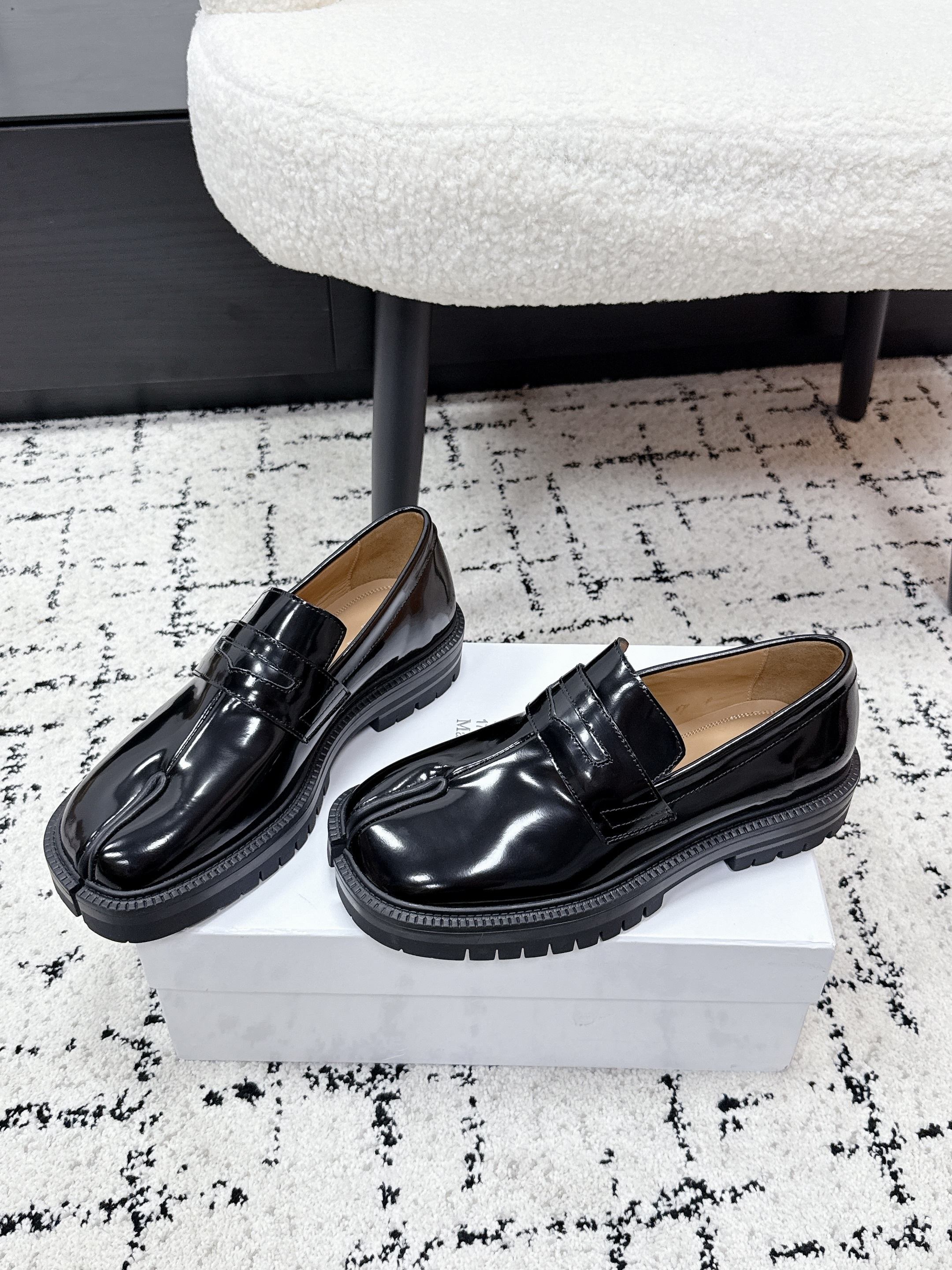 Лоферы Maison Margiela Tabi Babouches чёрного цвета