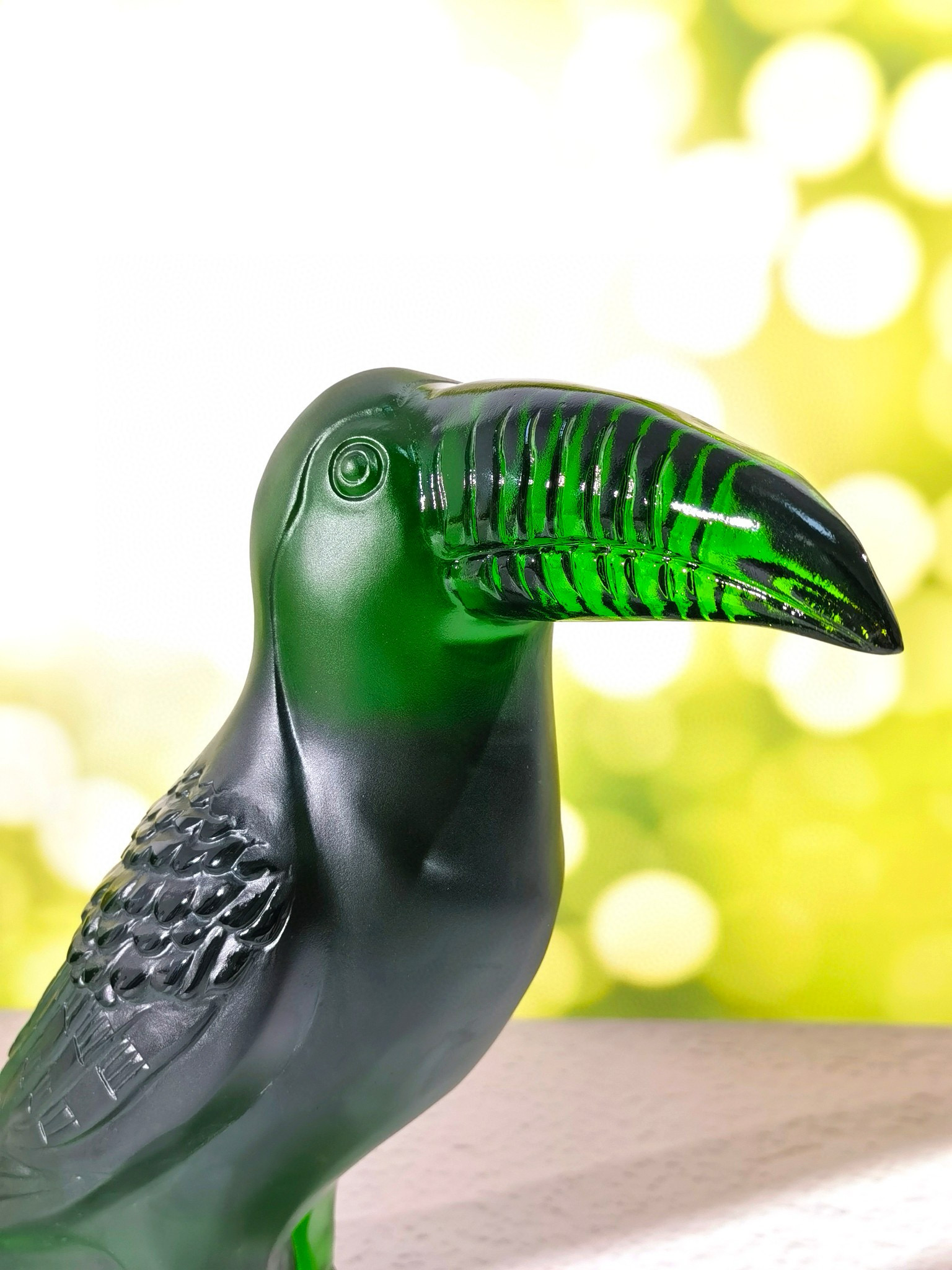 Скульптура в стиле Lalique «Toucan / Big Mouth», зелёная