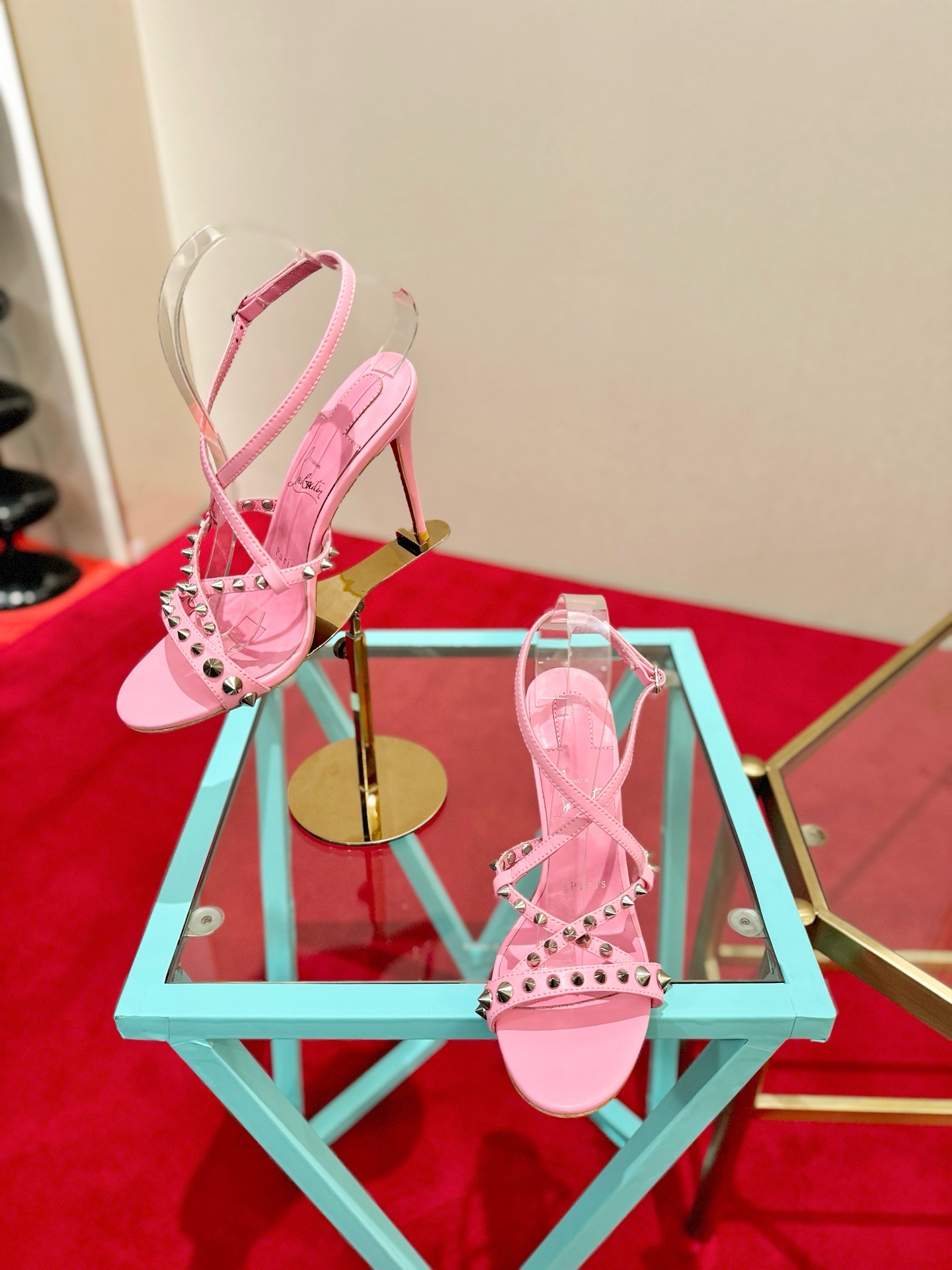 Босоножки женские в стиле Christian Louboutin So Kate розового цвета
