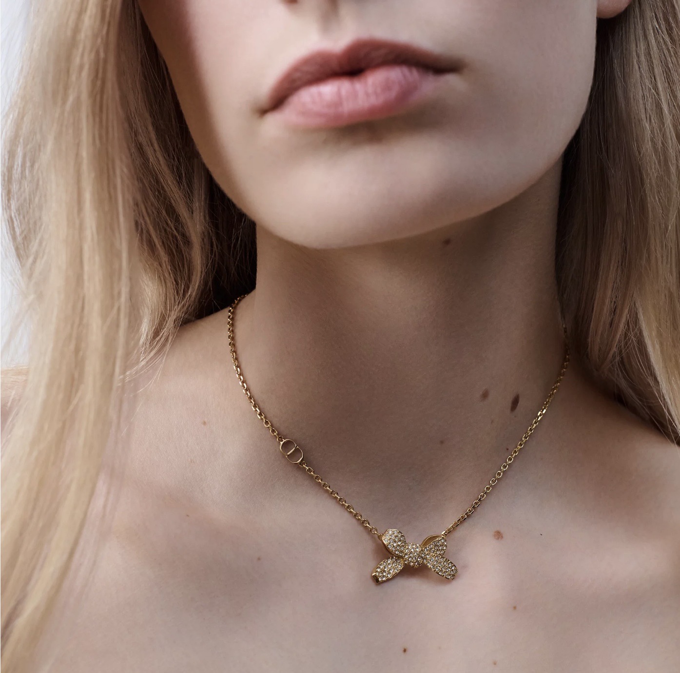 Подвеска женская в стиле Dior Delicate Bow