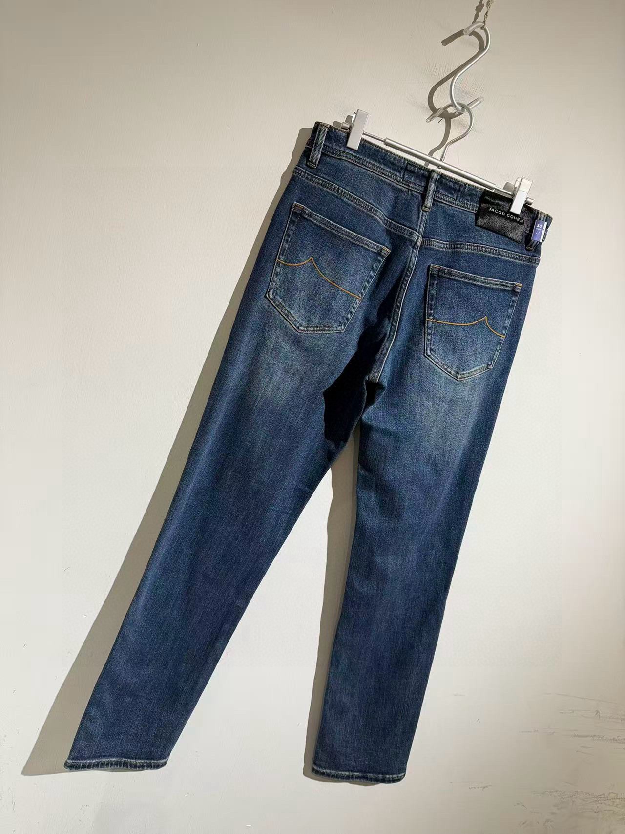 Джинсы мужские в стиле Jacob Cohen из денима синего цвета с прямым кроем