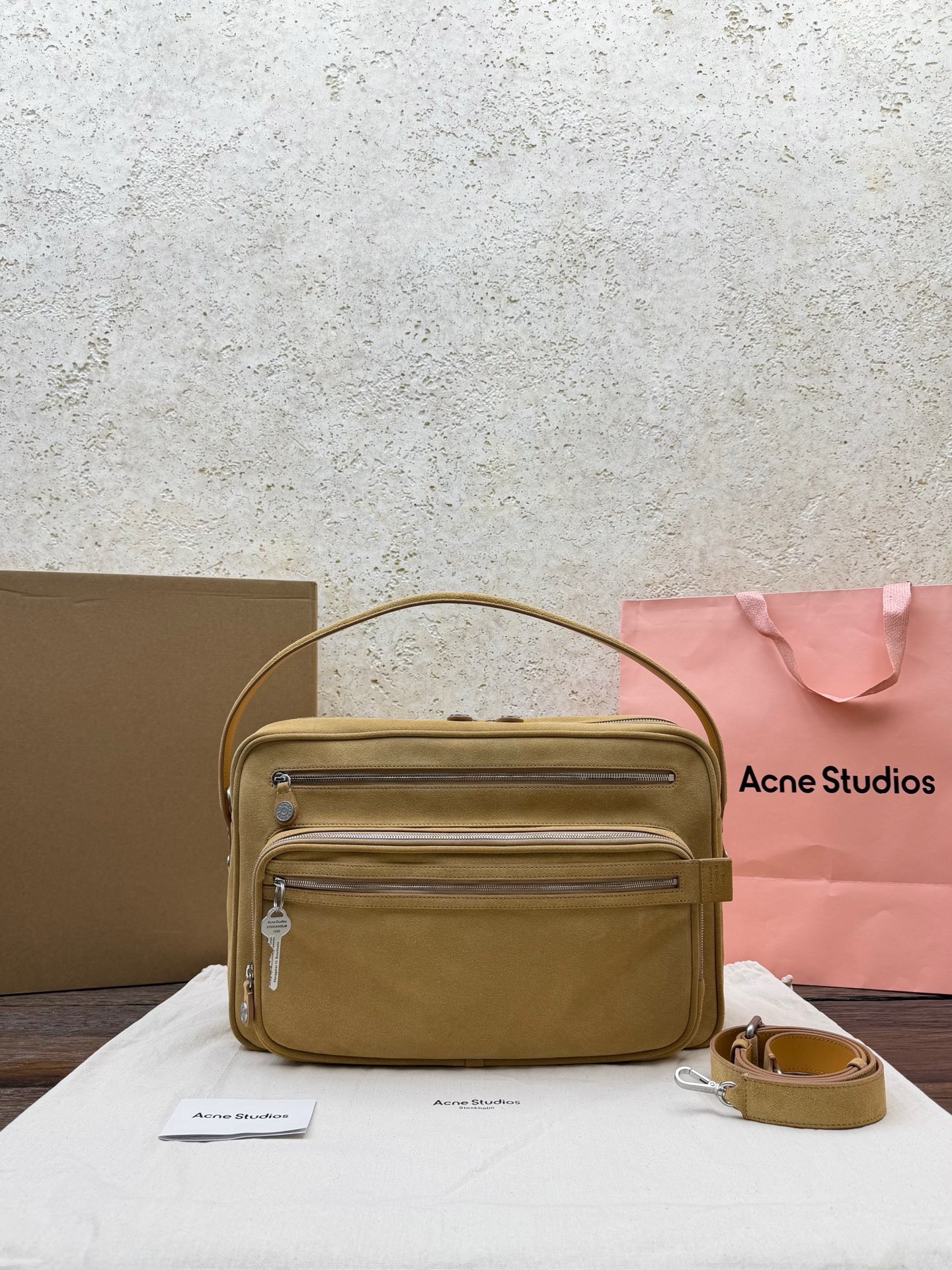 Сумка женская Acne Studios Camera Bag горчичного цвета