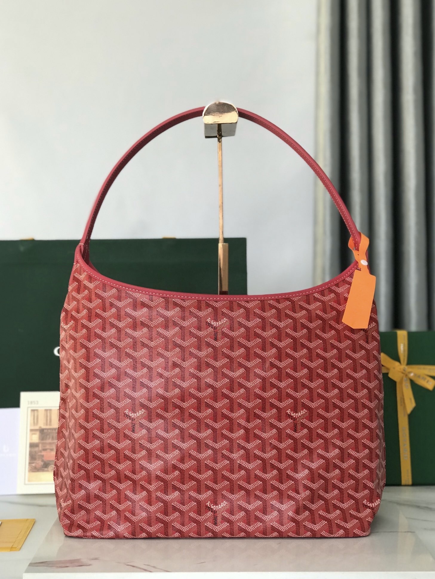 Сумка женская Goyard Hobo Bohème малинового цвета