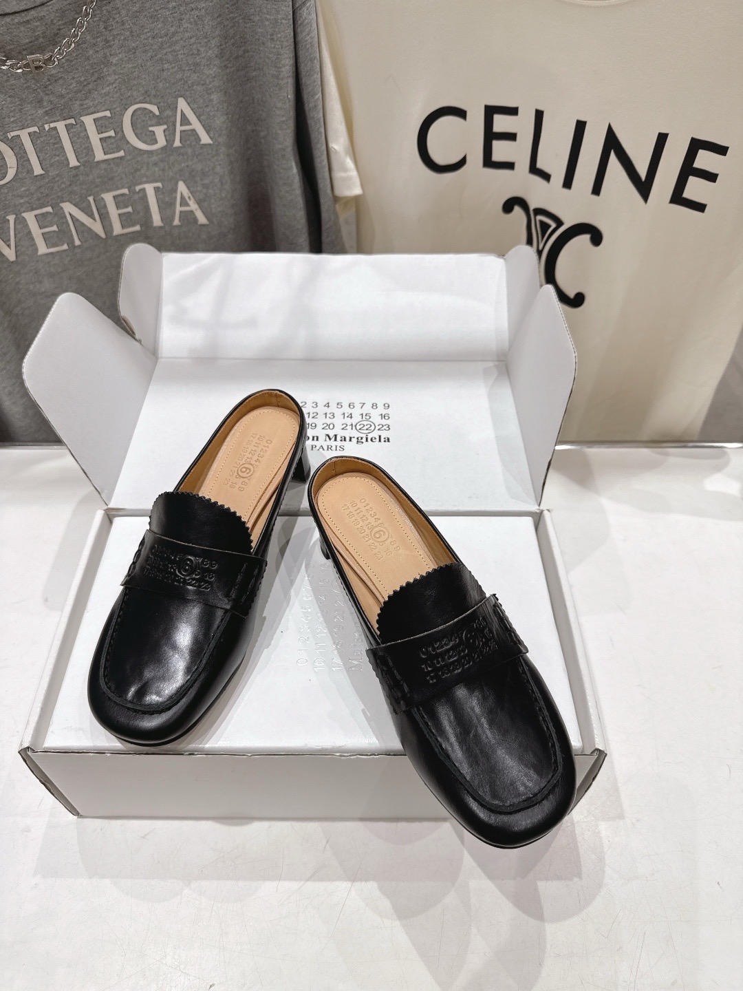 Мюли-лоферы женские MM6 Maison Margiela чёрного цвета