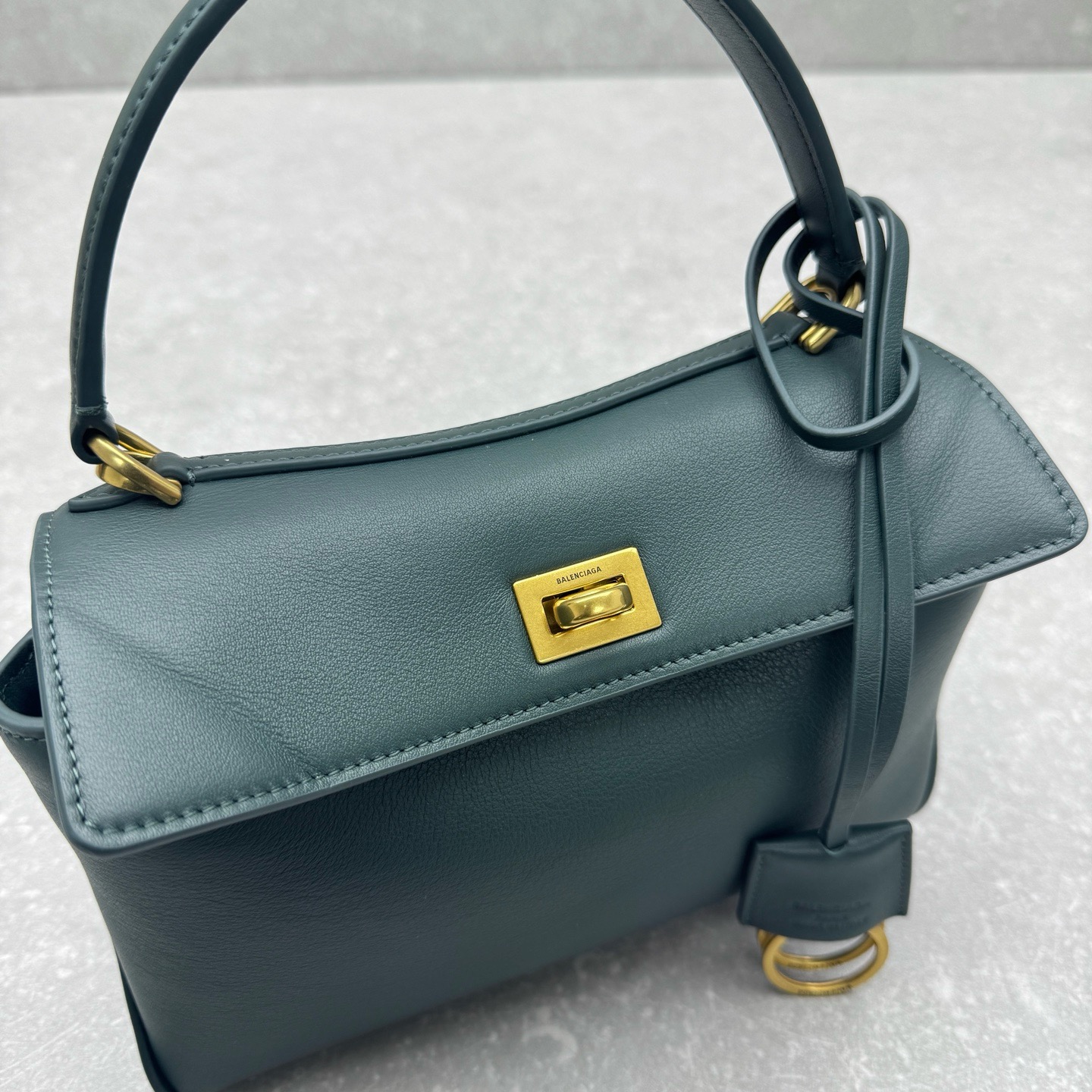 Сумка женская в стиле Balenciaga Rodeo темно-зеленого цвета
