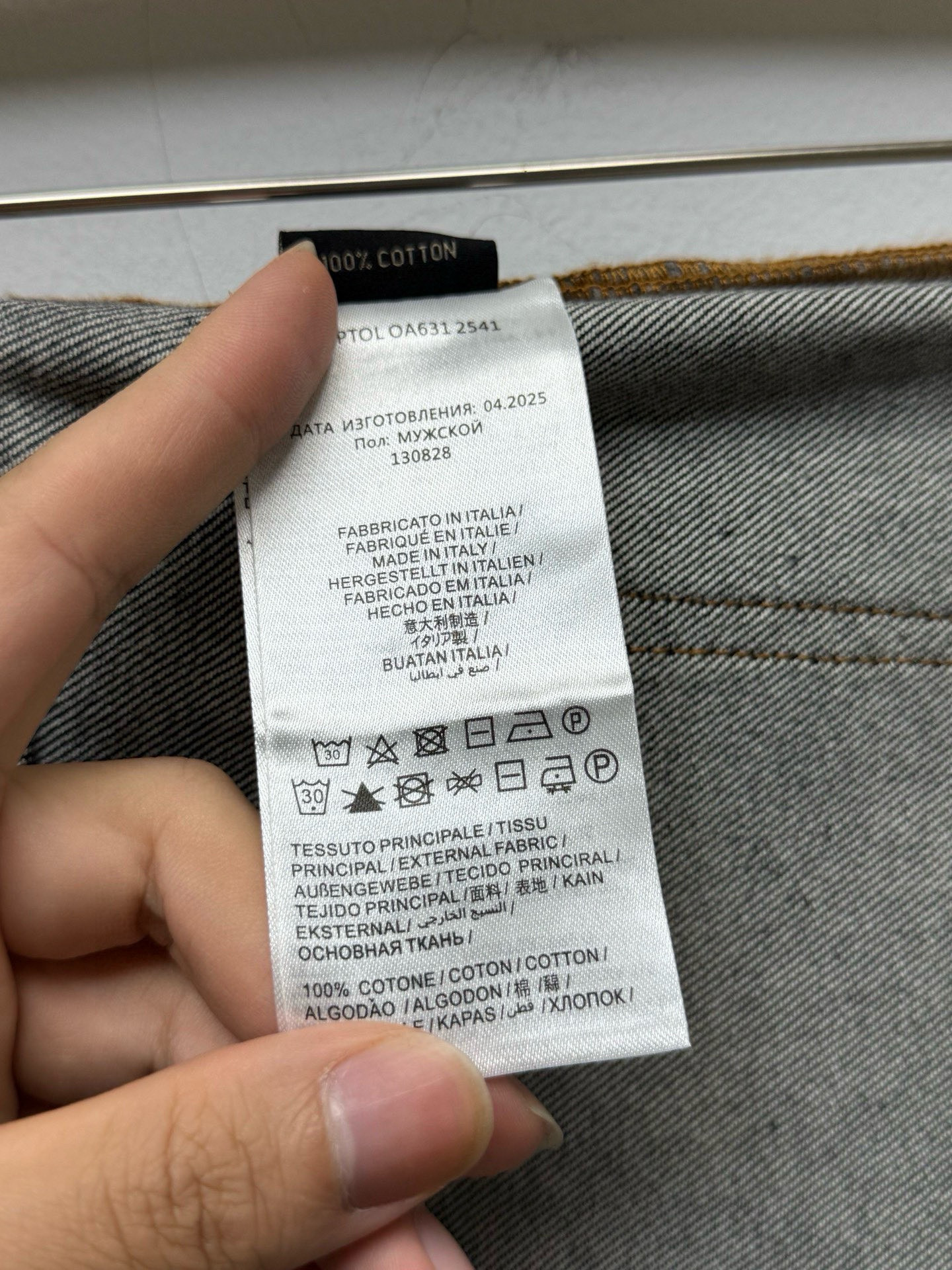 Джинсы мужские в стиле Brioni Bri из плотного хлопкового денима тёмно-синего цвета