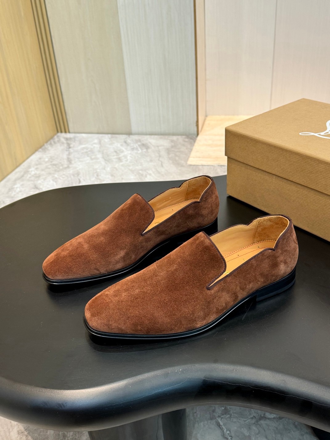 Лоферы мужские Christian Louboutin Dandelion коричневого цвета