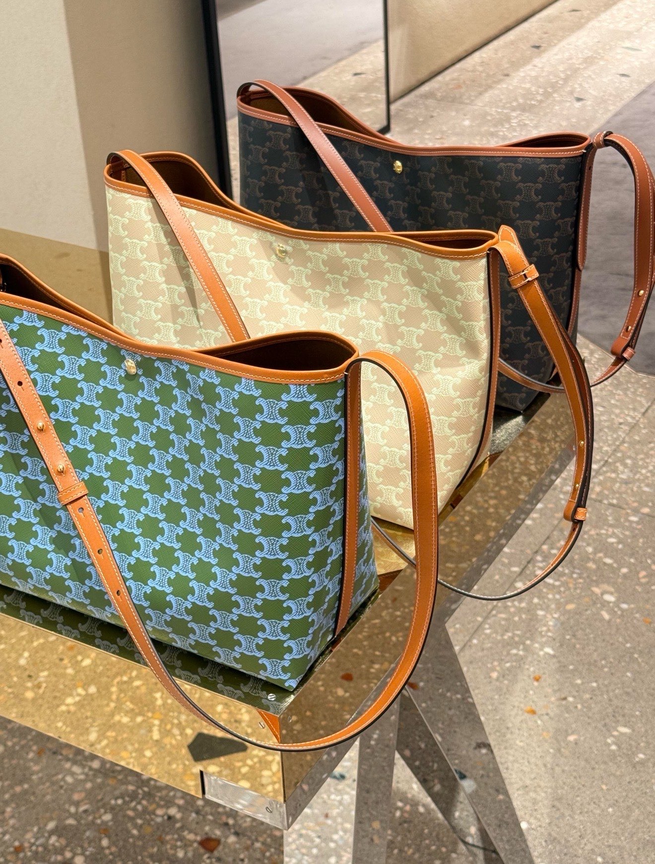 Сумка женская Celine Soft Shopper с принтом зелено-голубого цвета