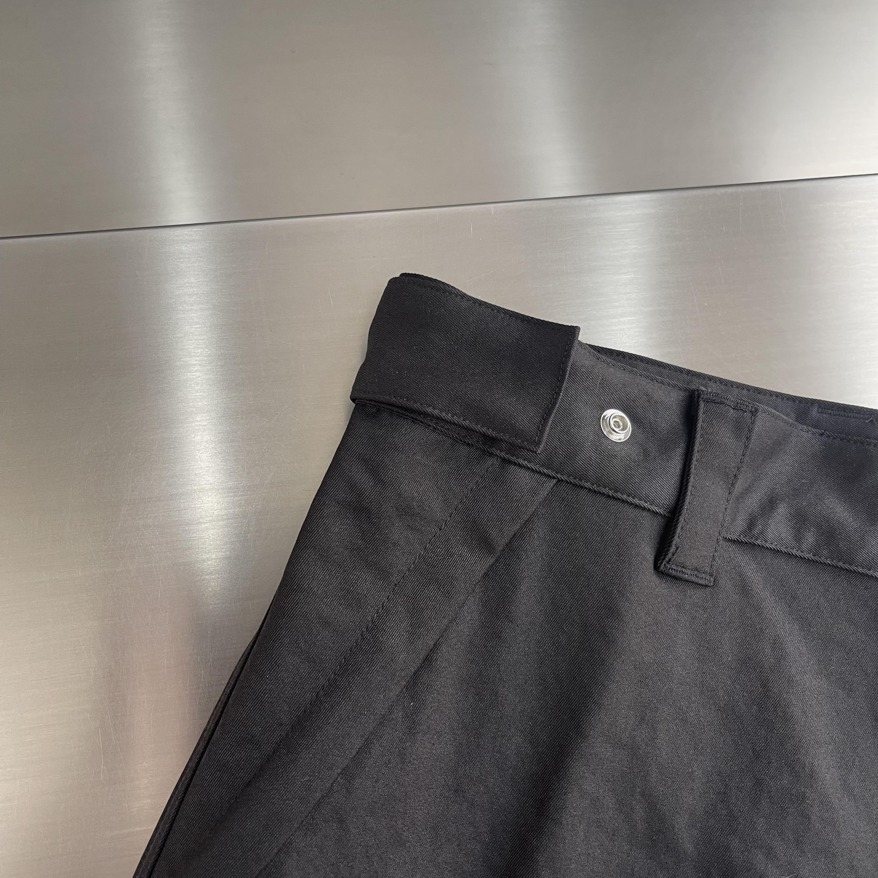 Шорты мужские в стиле Dior чёрного цвета карго с накладными карманами