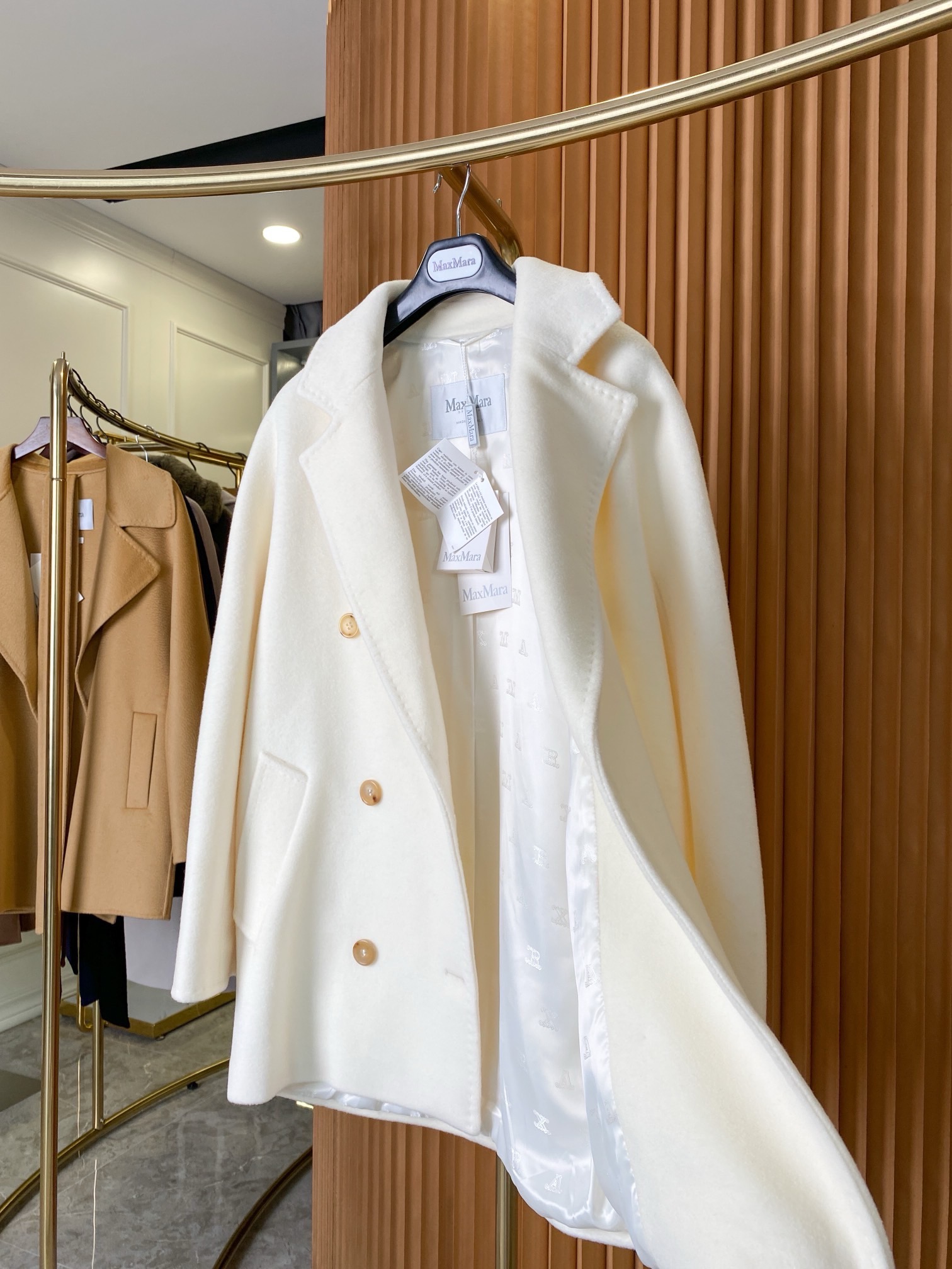 Пальто женское Max Mara Short 101801 Icon Coat белого цвета