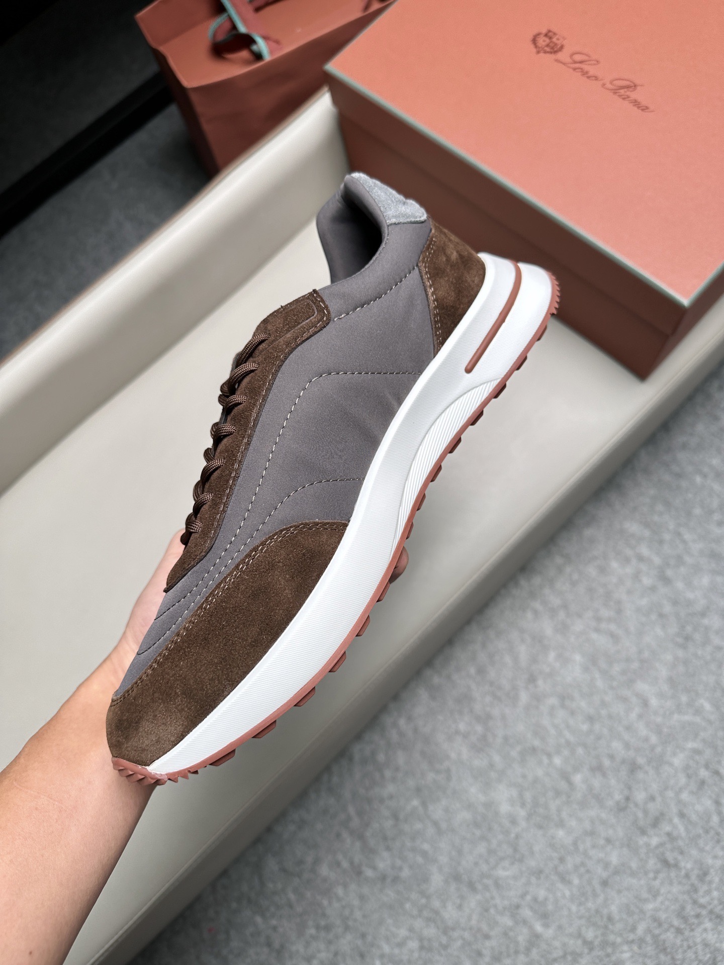 Кроссовки мужские в стиле Loro Piana серо-коричневого цвета