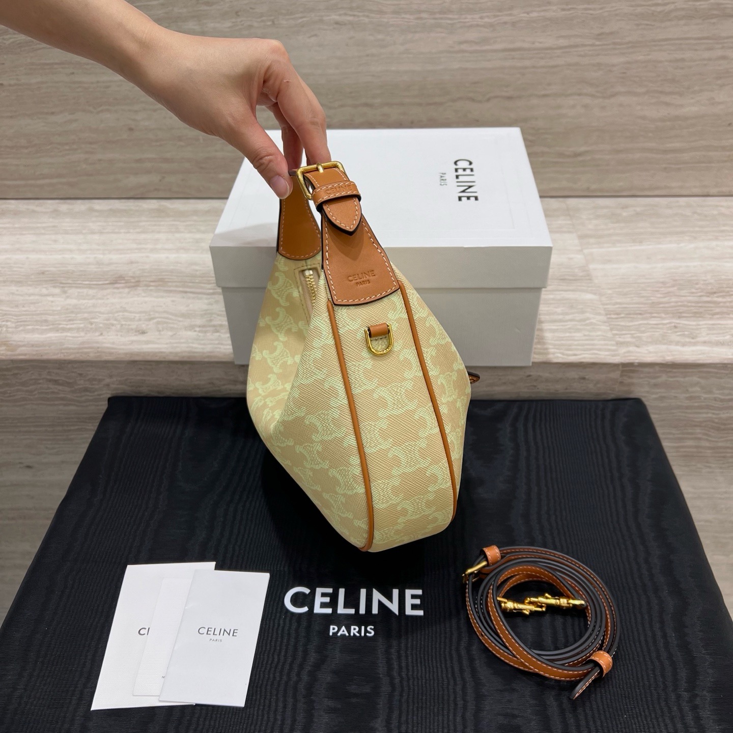Сумка женская Celine Teen Lulu с принтом бежевого цвета