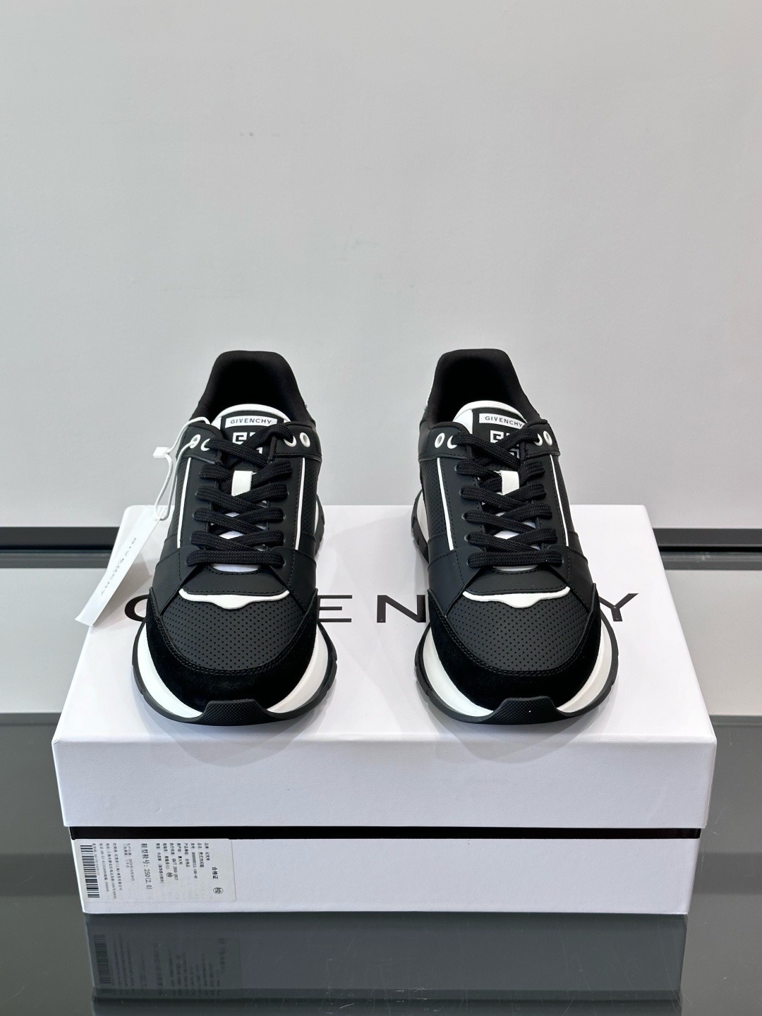Кроссовки мужские Givenchy черного цвета