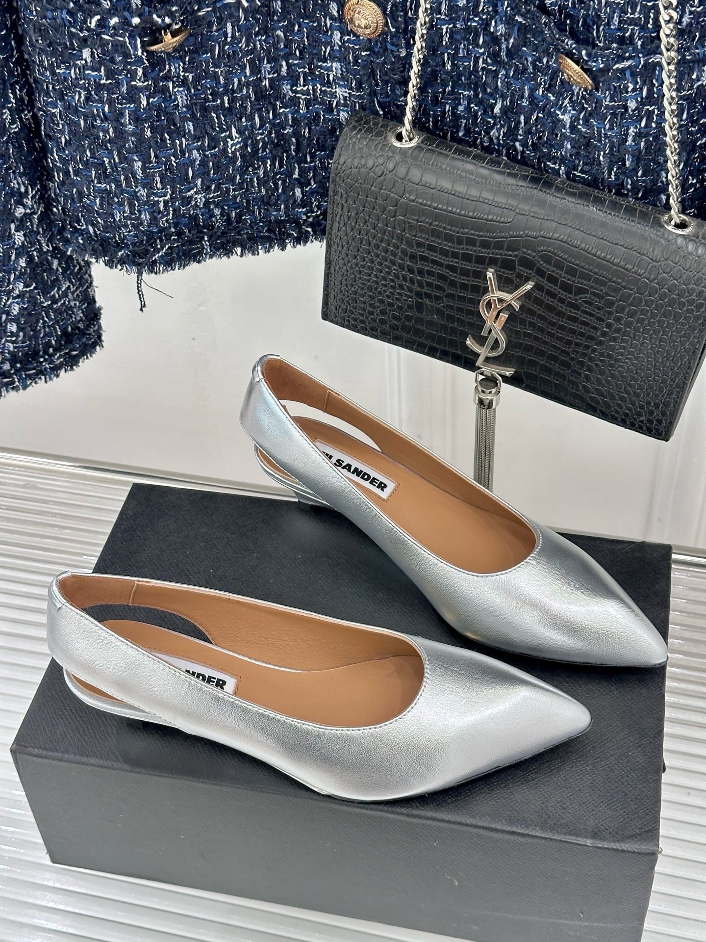 Туфли женские в стиле Jil Sander серебристого цвета