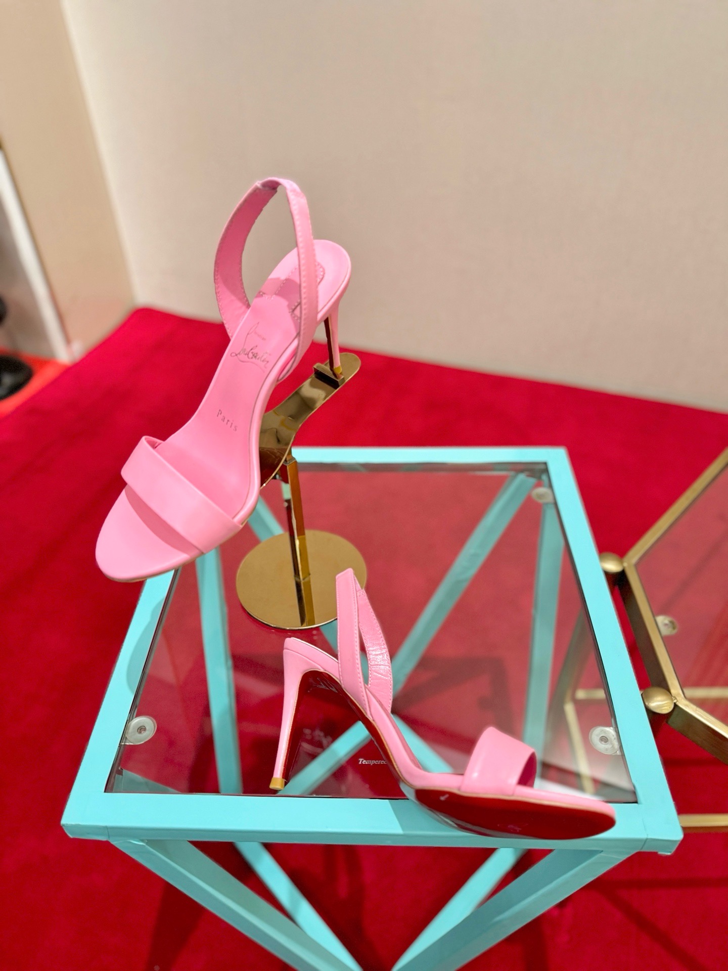 Босоножки женские в стиле Christian Louboutin So Kate розового цвета