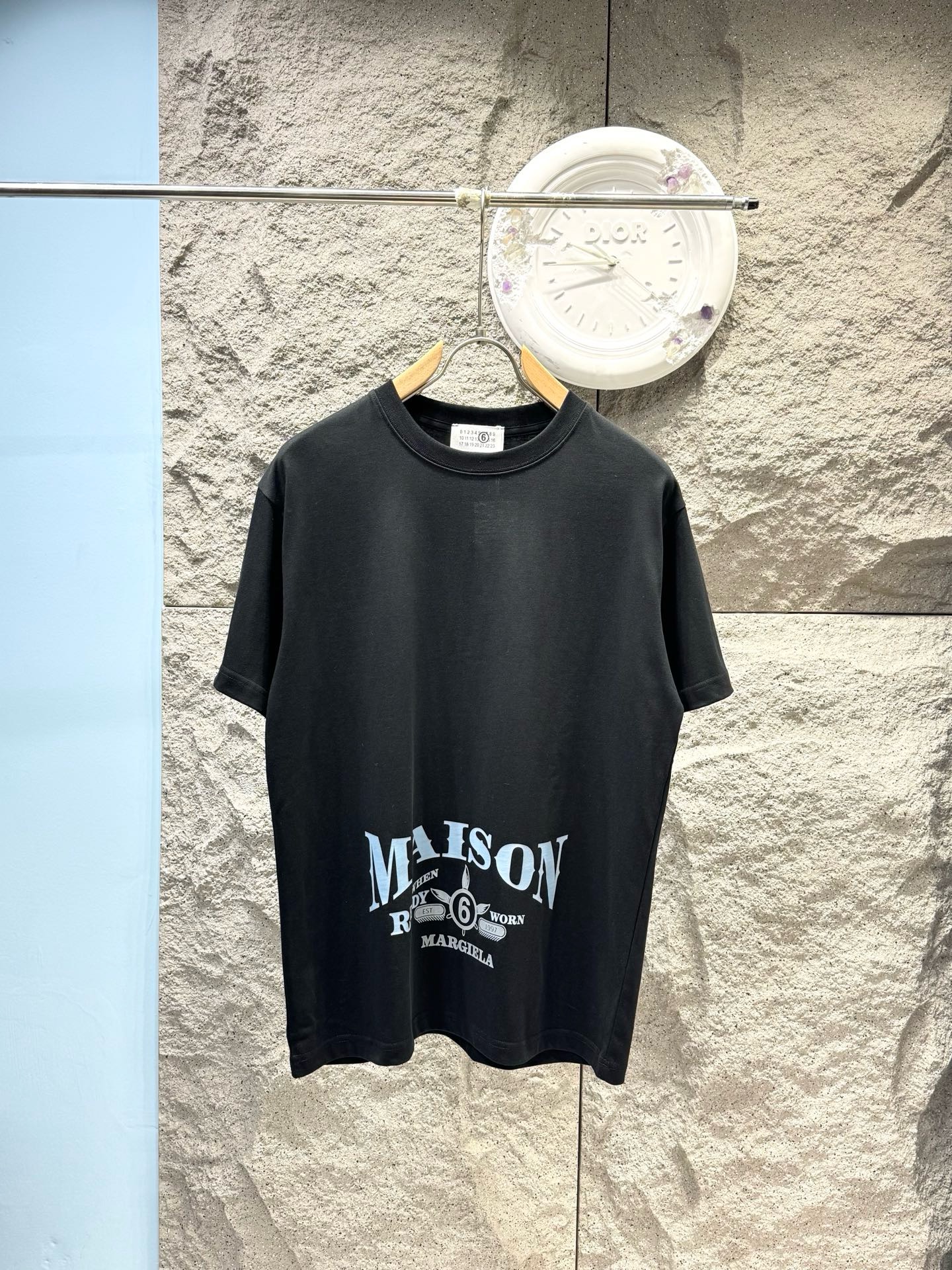 Футболка Maison Margiela MM6 чёрного цвета с принтом Maison 6