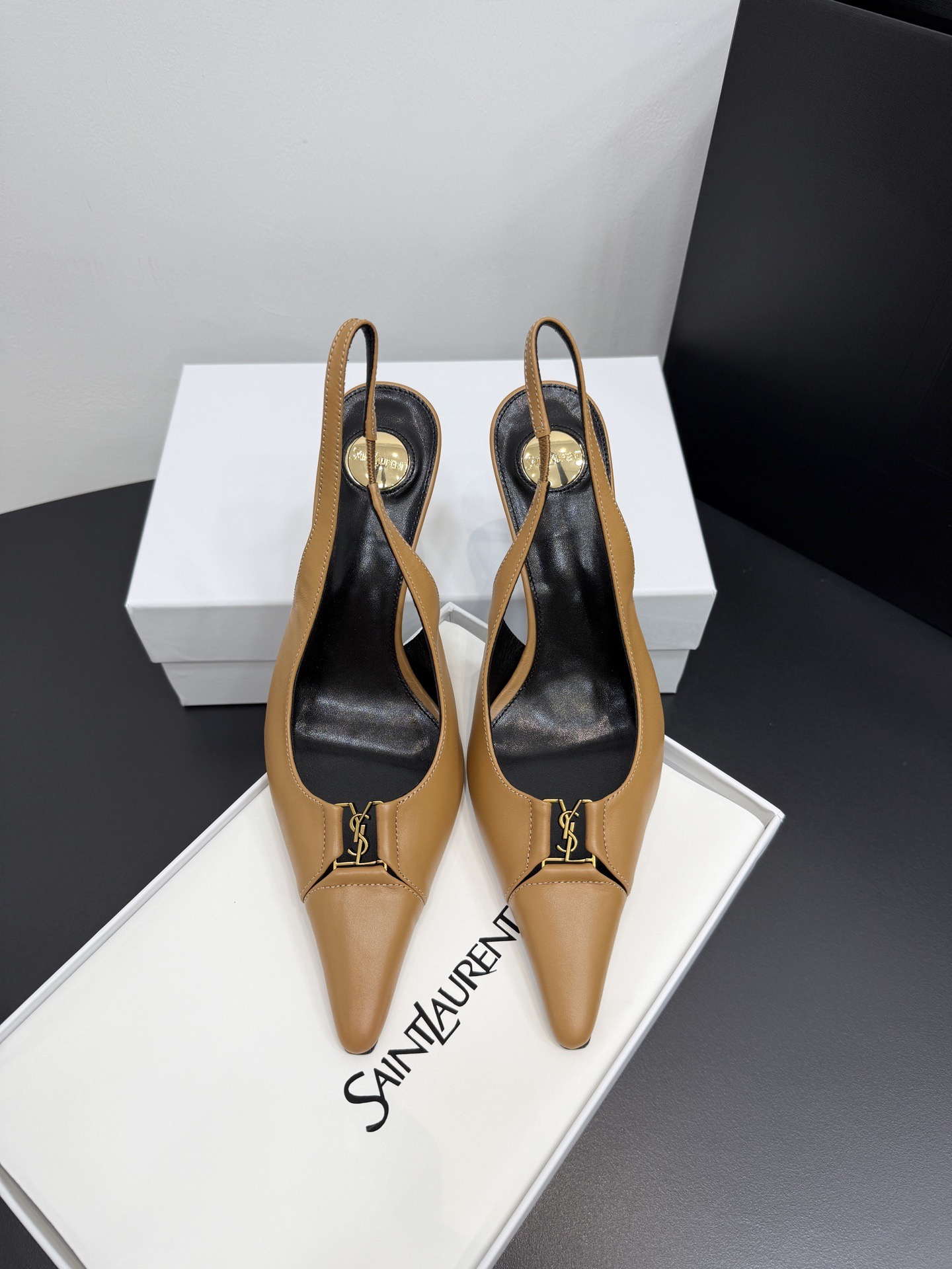 Туфли женские в стиле Saint Laurent YSL бежевого цвета